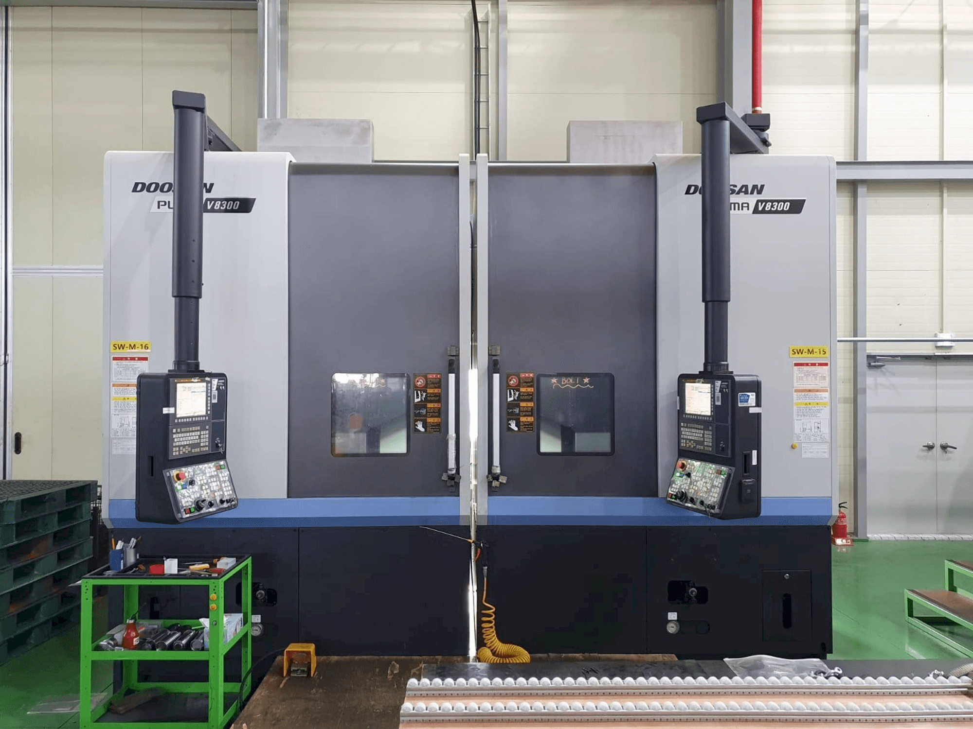 Masina Doosan V8300R eestvaade