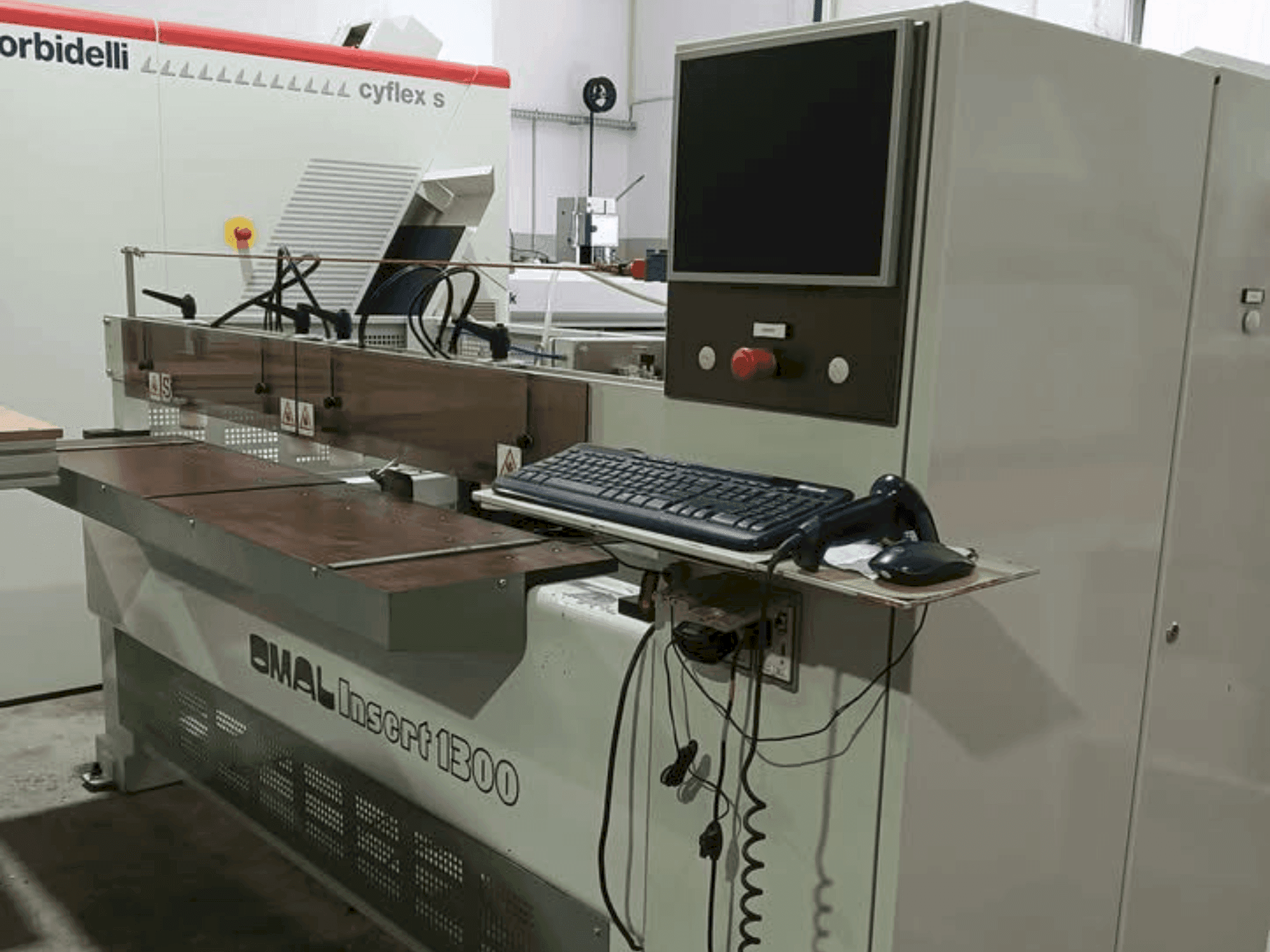 Masina OMAL Insert 1300 eestvaade