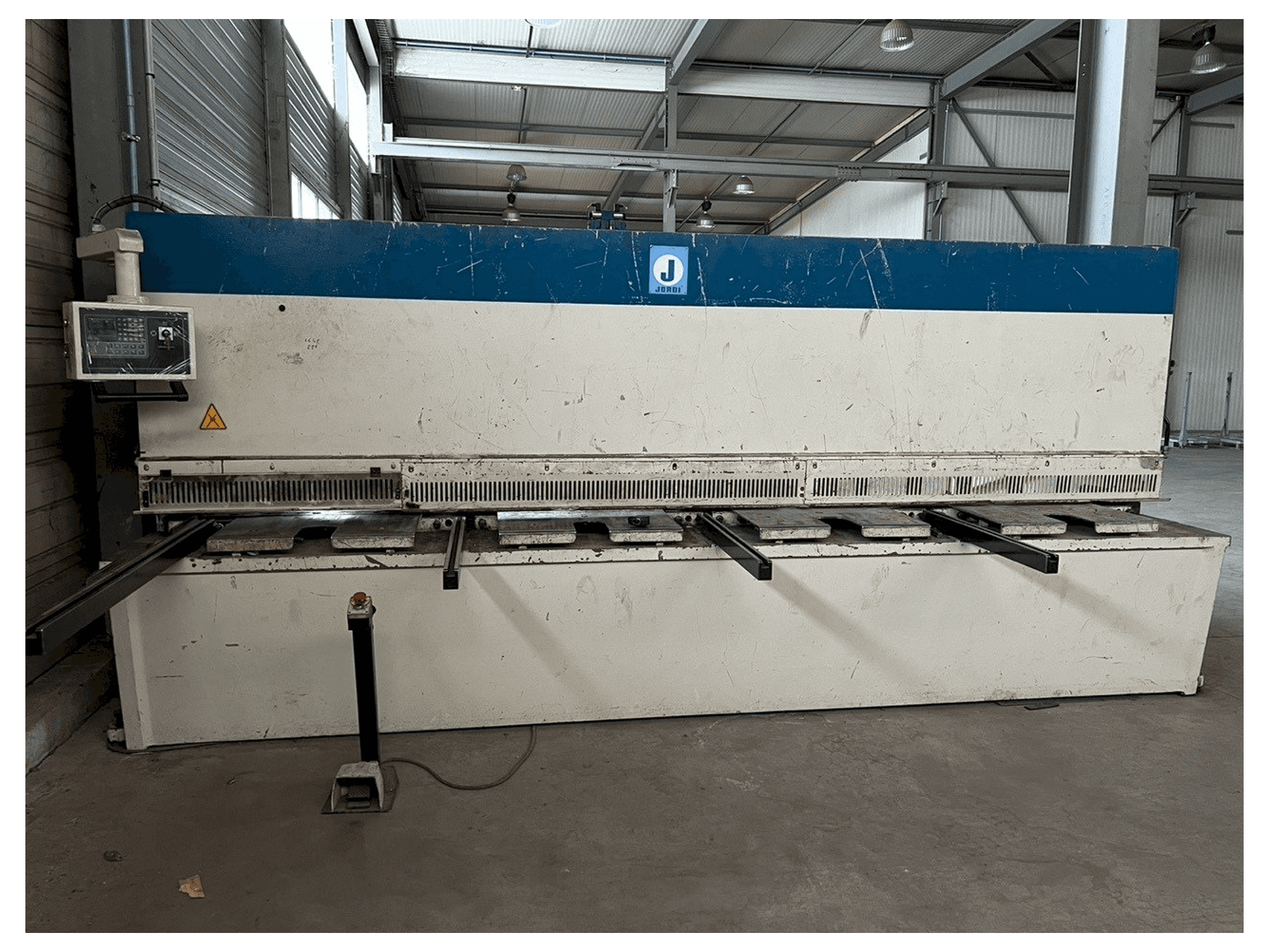 Masina JORDI CH 413 eestvaade