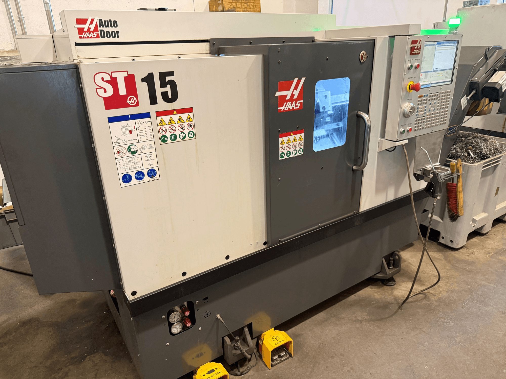HAAS ST 15 horisontaalne treipink, esivaade, millel on näha juhtpaneel, automaatuks ja tehnilised näidikud.