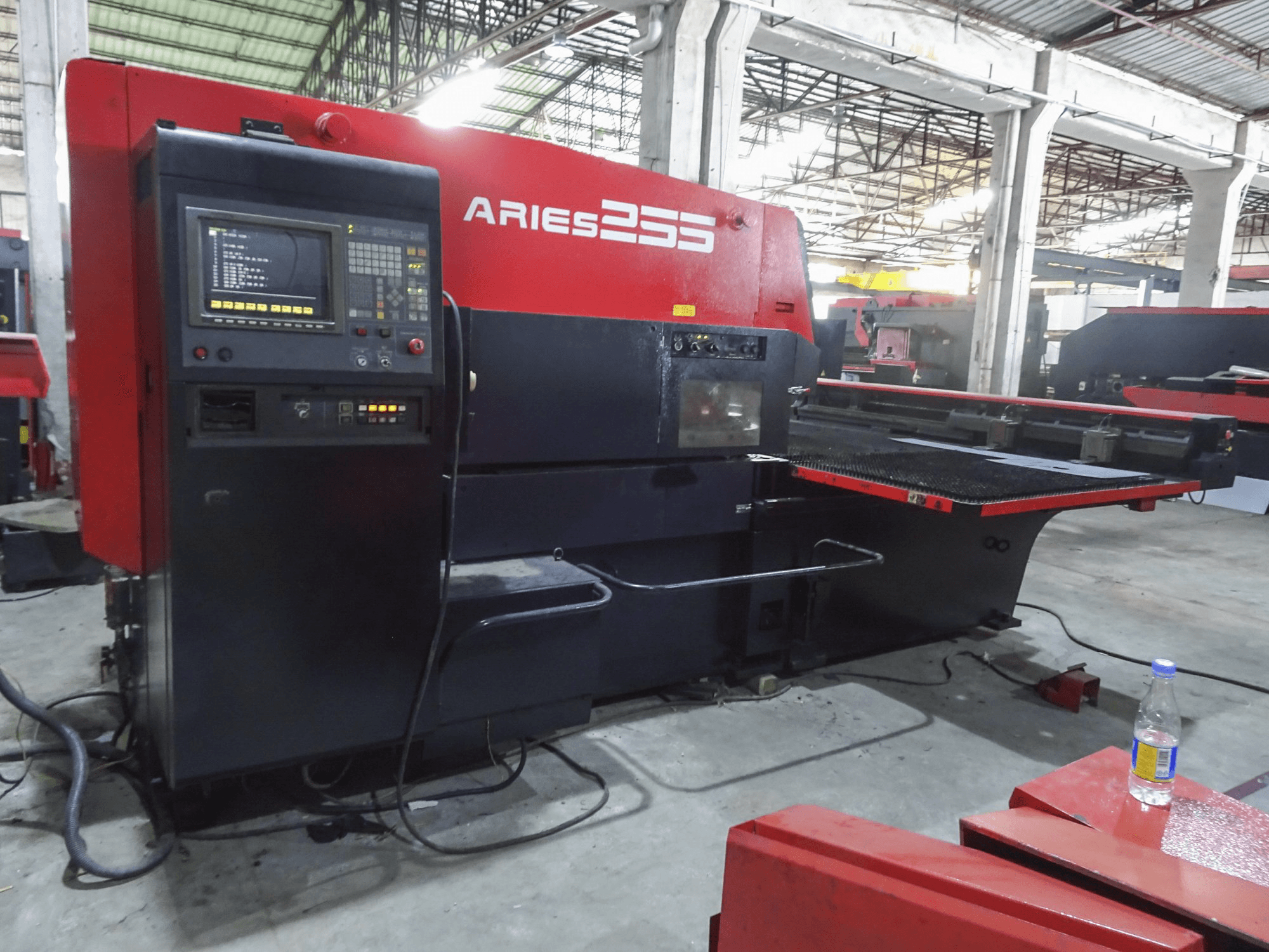 Masinavaade AMADA ARIES 255 vasakult