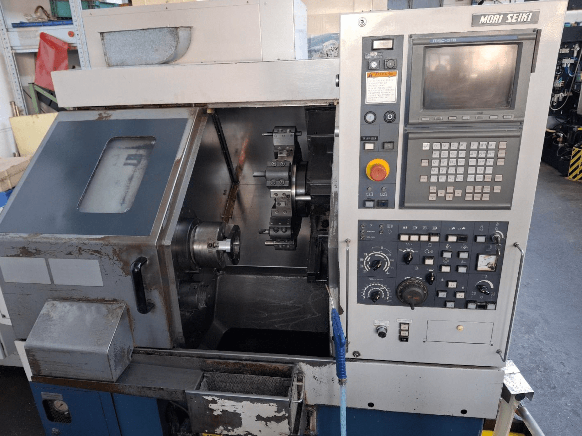 MORI SEIKI CL 15 horisontaalne treipink, esikülg, kus on näidatud juhtpaneel ja töötlemisala.