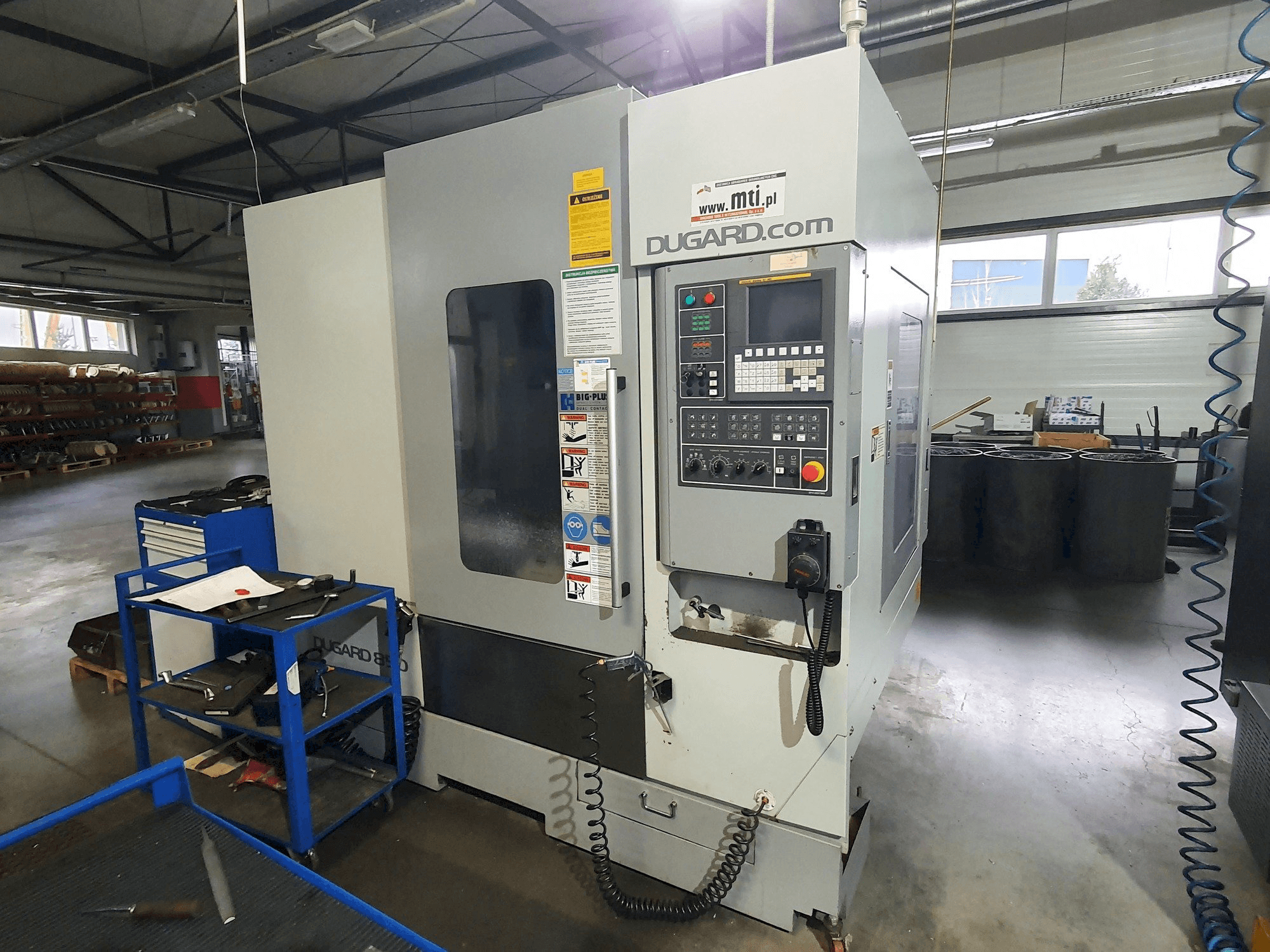 Masina Dugard 850 VMC eestvaade