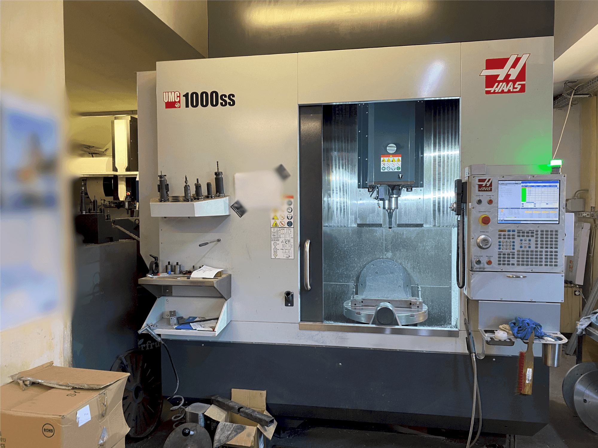 Masina HAAS UMC-1000SS eestvaade