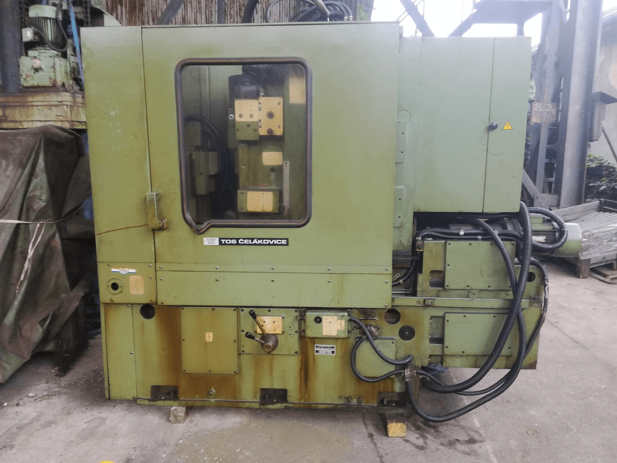 Masina TOS OHA 16B eestvaade