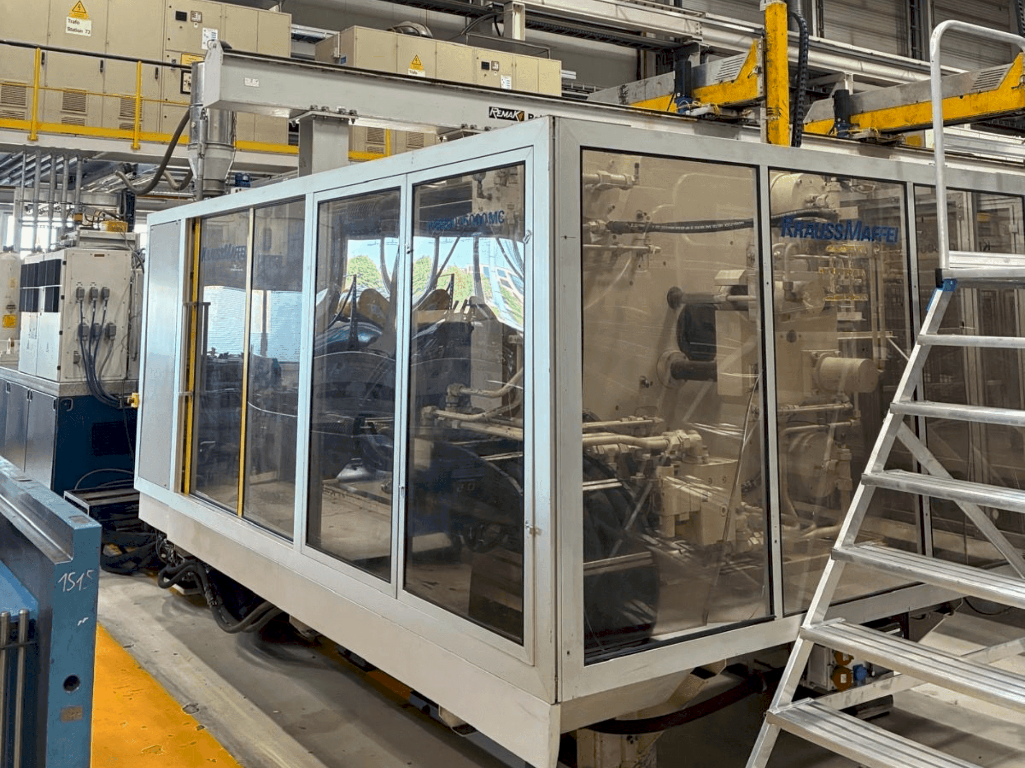 Masina Krauss Maffei 800-5000MC4 eestvaade