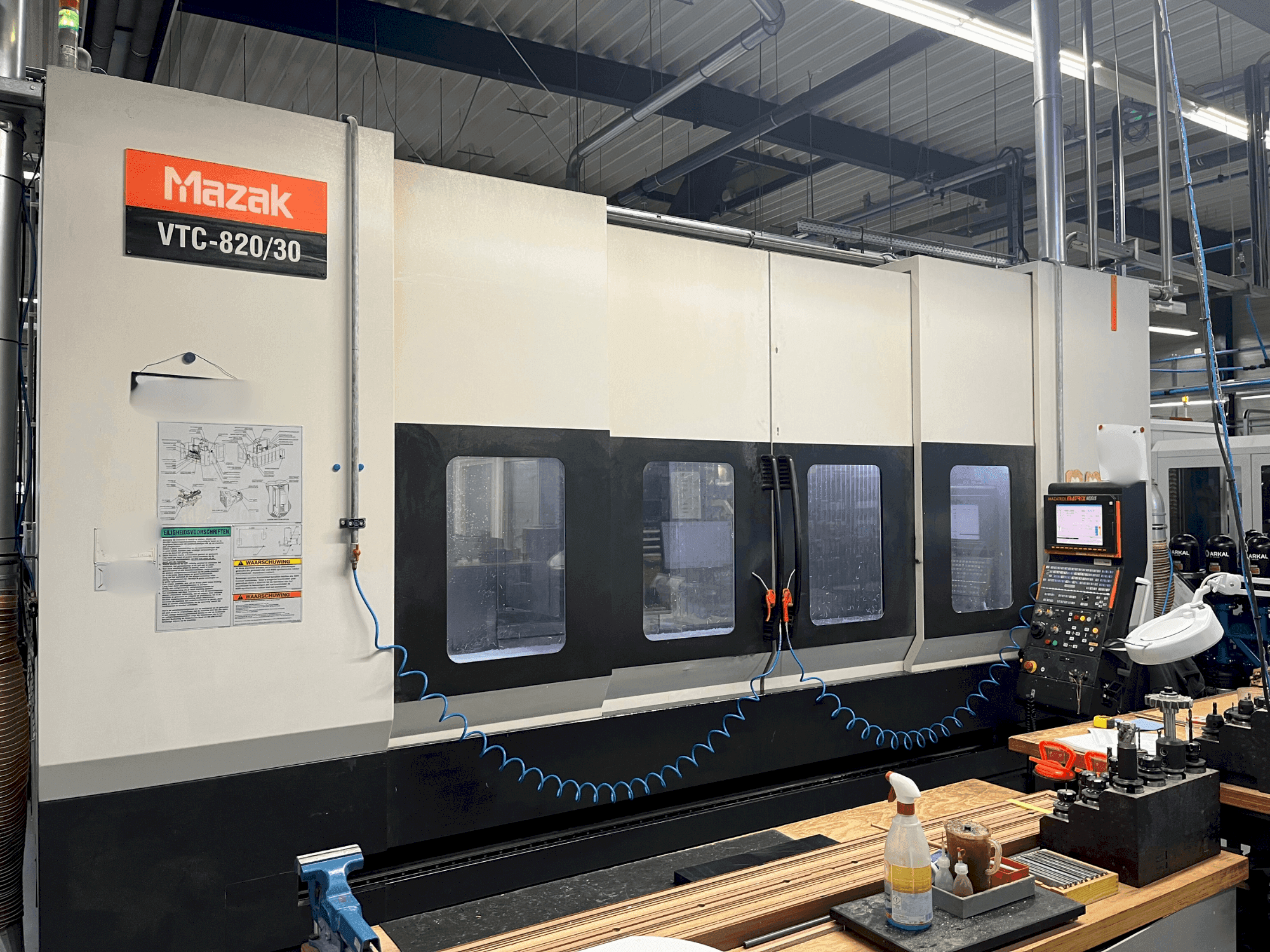 Masina Mazak VTC-820/30 eestvaade