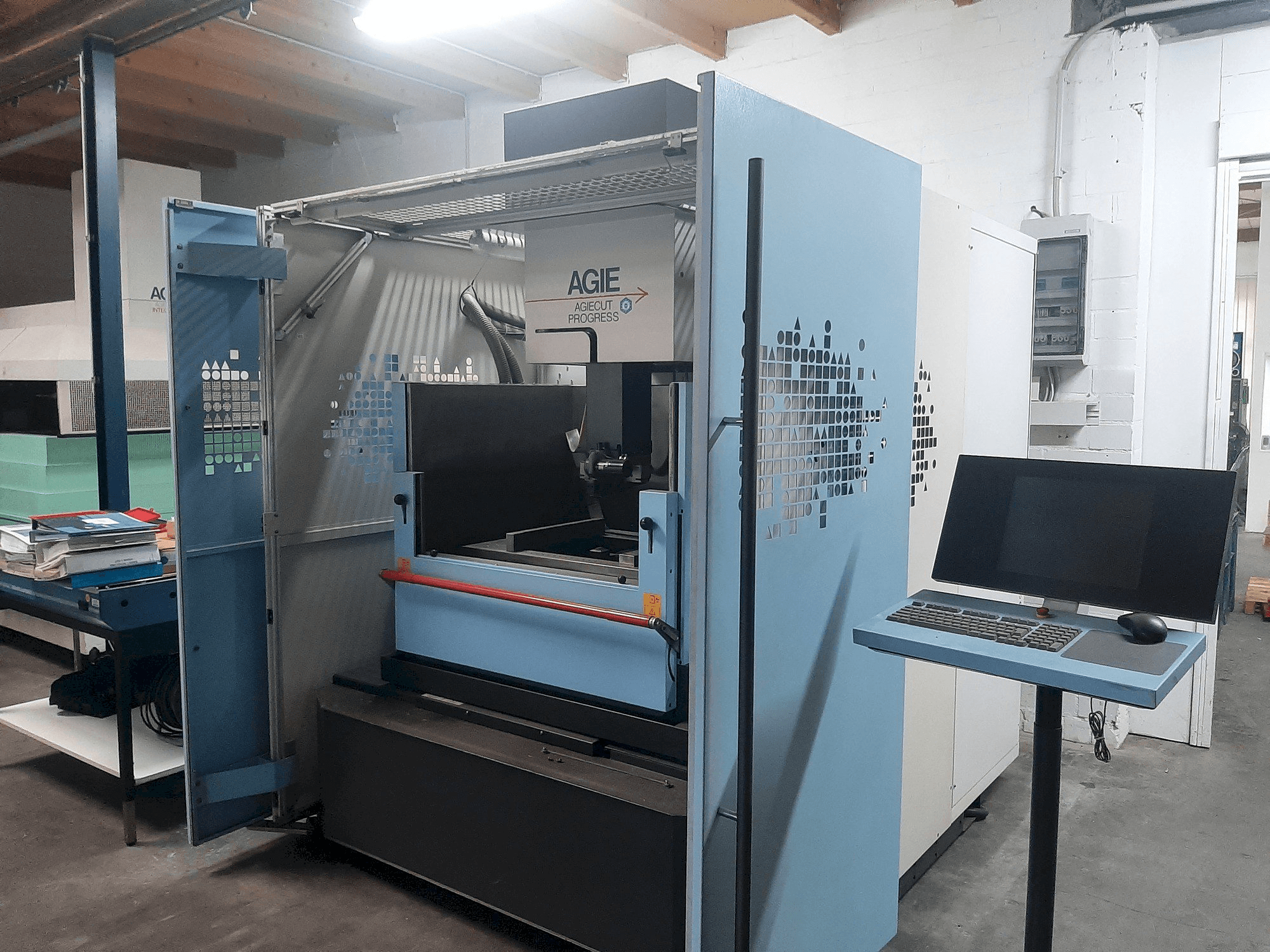 Masina AGIE Agiecut Progress 3 eestvaade