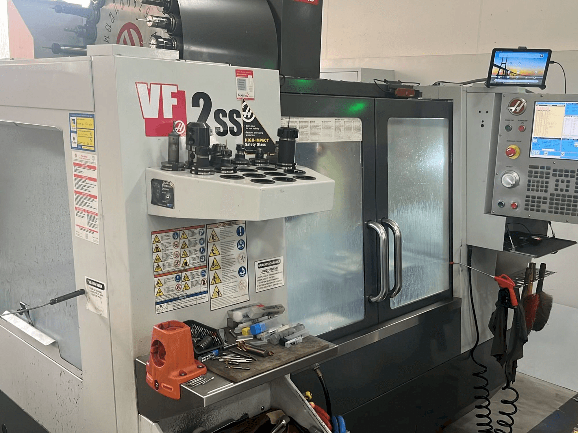 Masina HAAS VF-2SS eestvaade