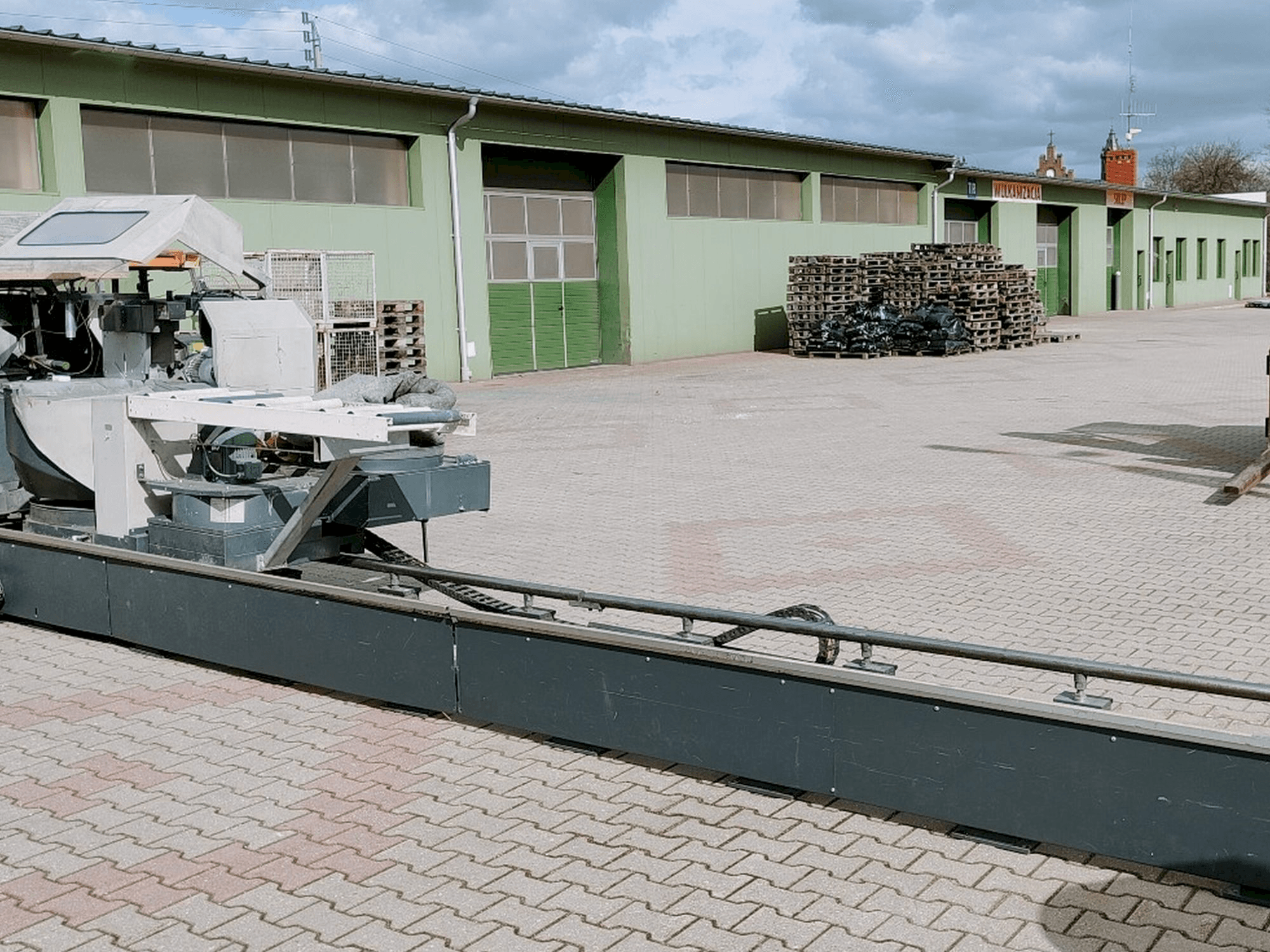 Masina Elumatec DG 244/2 eestvaade