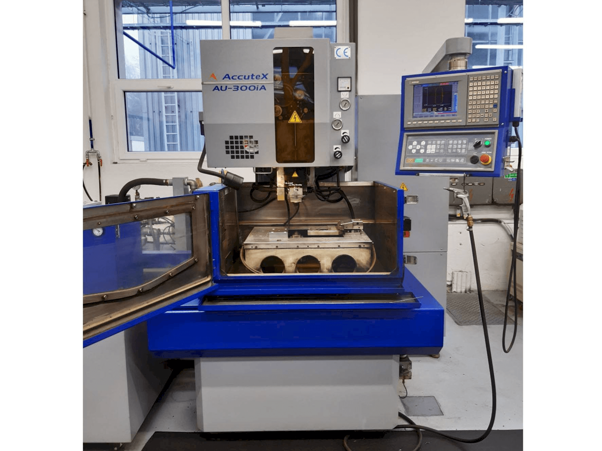 Masina AccuteX AU-300iA eestvaade