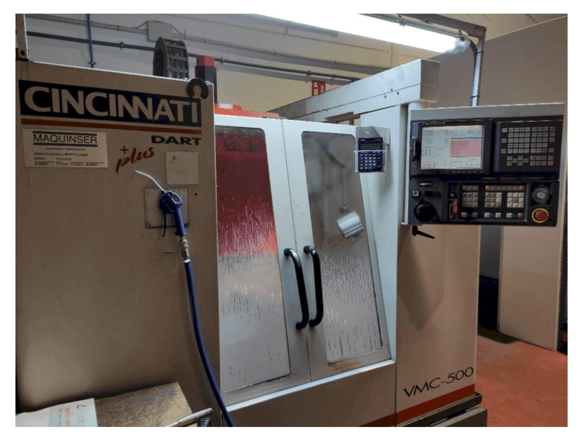 Masina Cincinnati Dart Plus VMC-500 eestvaade