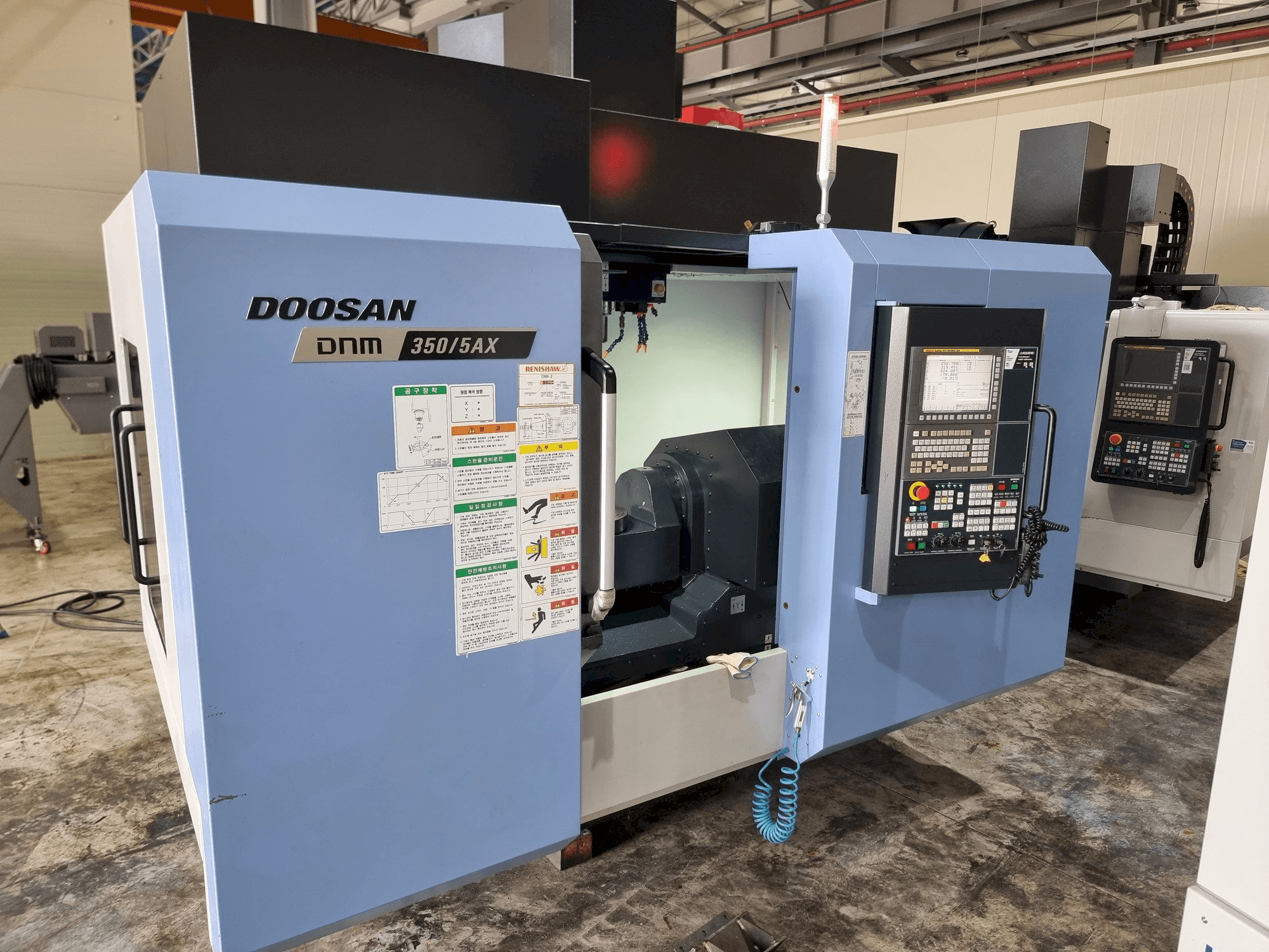 Masina Doosan DNM350/5AX eestvaade