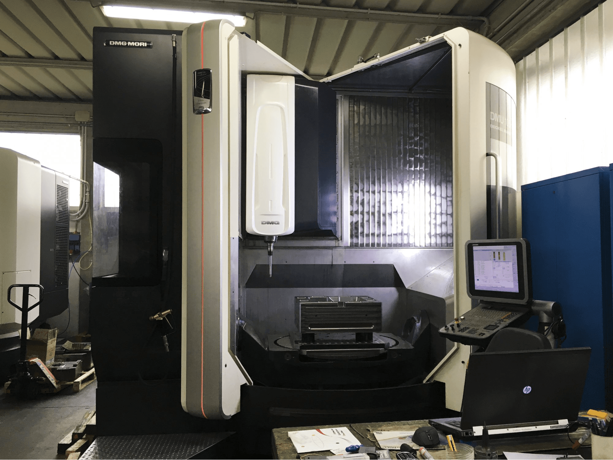 Masina DMG MORI DMU 105 monoBLOCK eestvaade