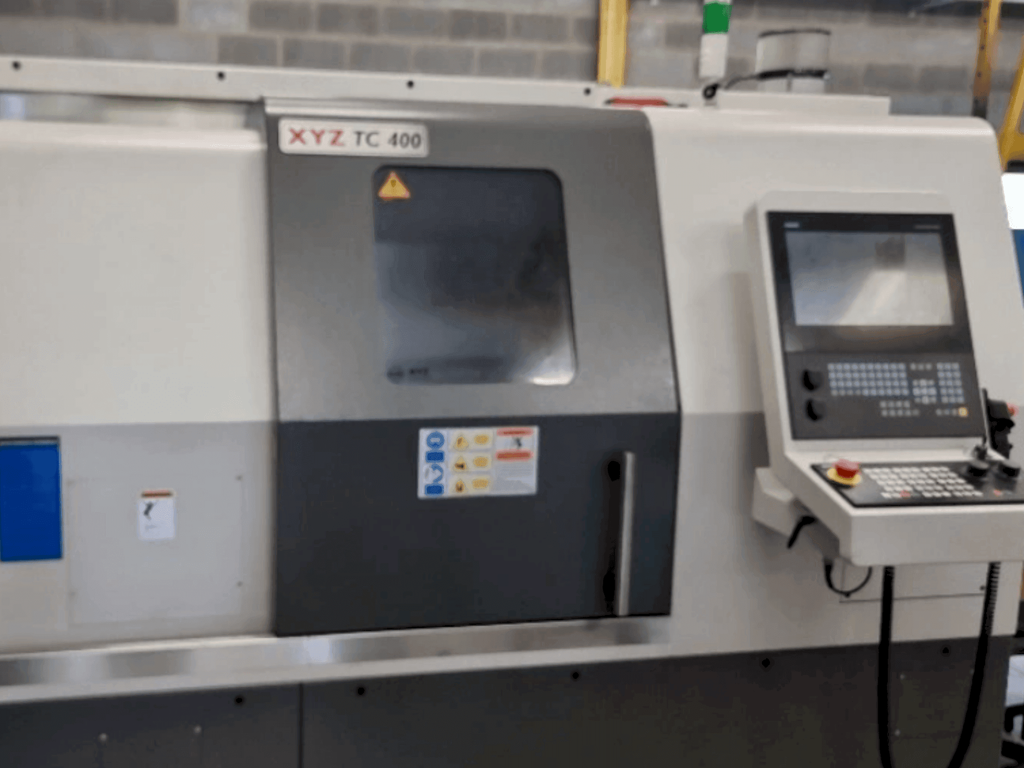 Masina XYZ TC 400 eestvaade