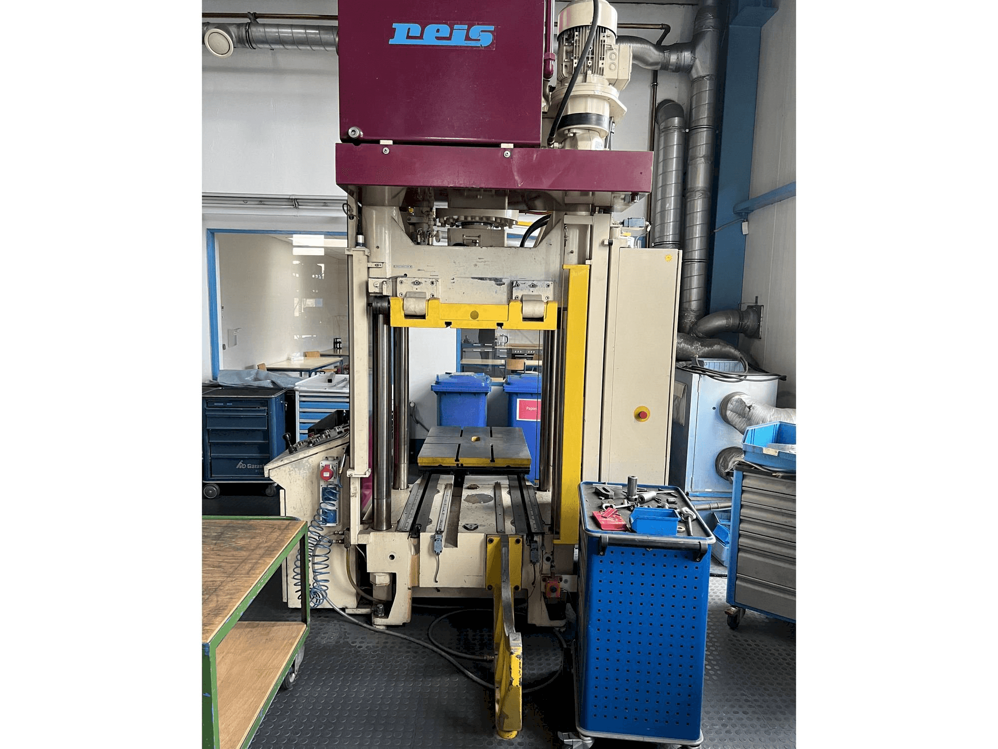 Masina Reis Tus 80-100 eestvaade