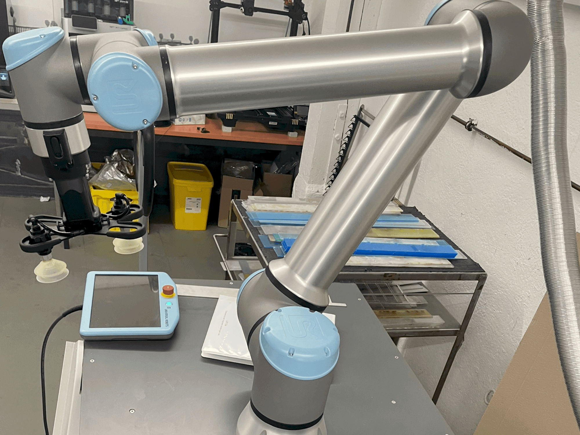 Masina Universal Robots UR10 eestvaade