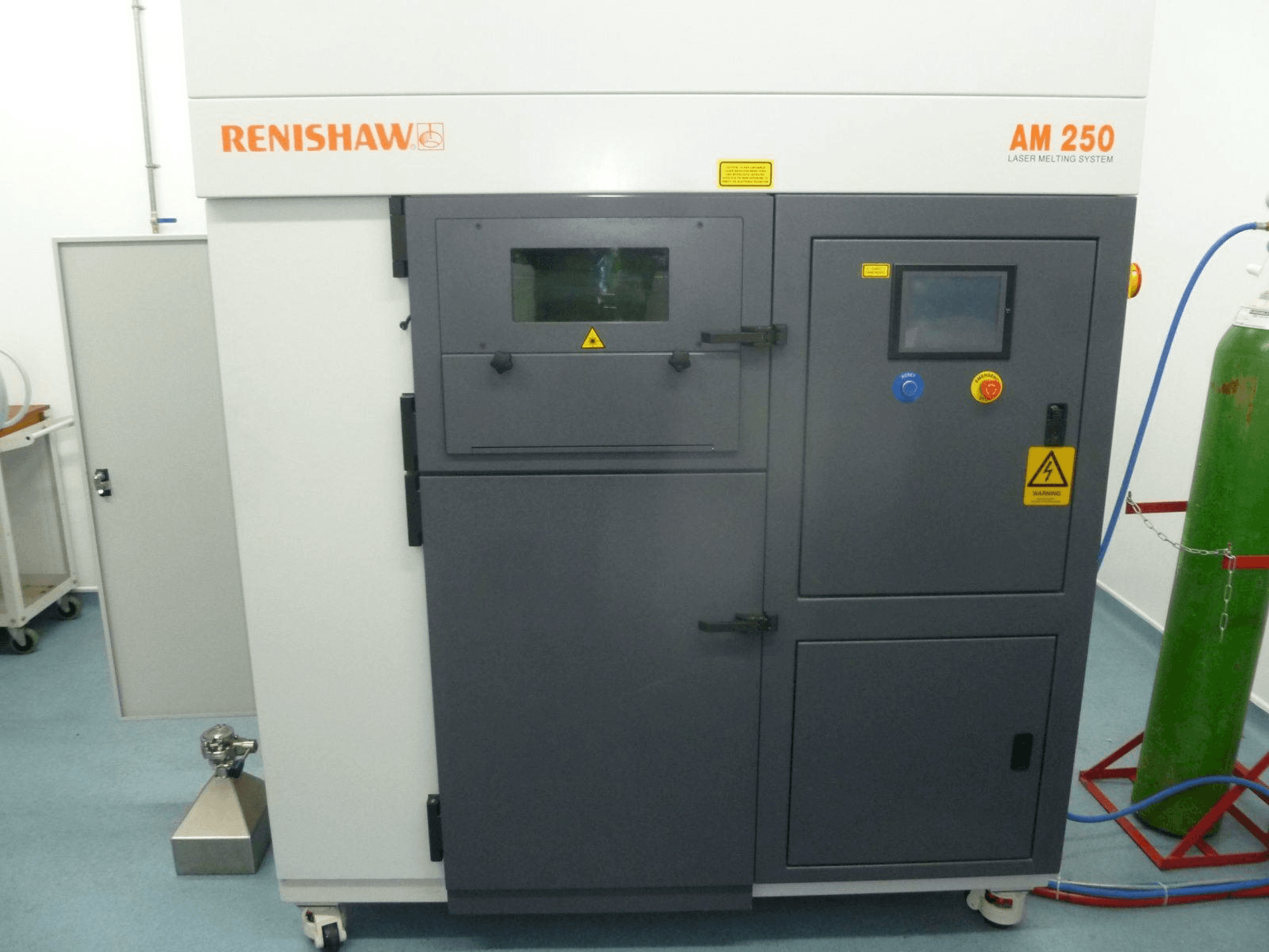 Masina RENISHAW AM 250 eestvaade
