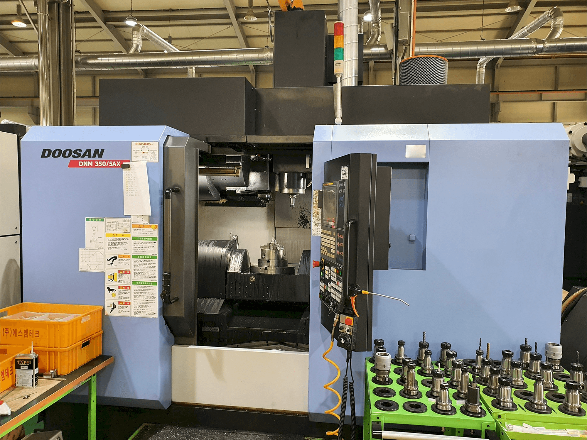 Masina Doosan DNM350/5AX eestvaade