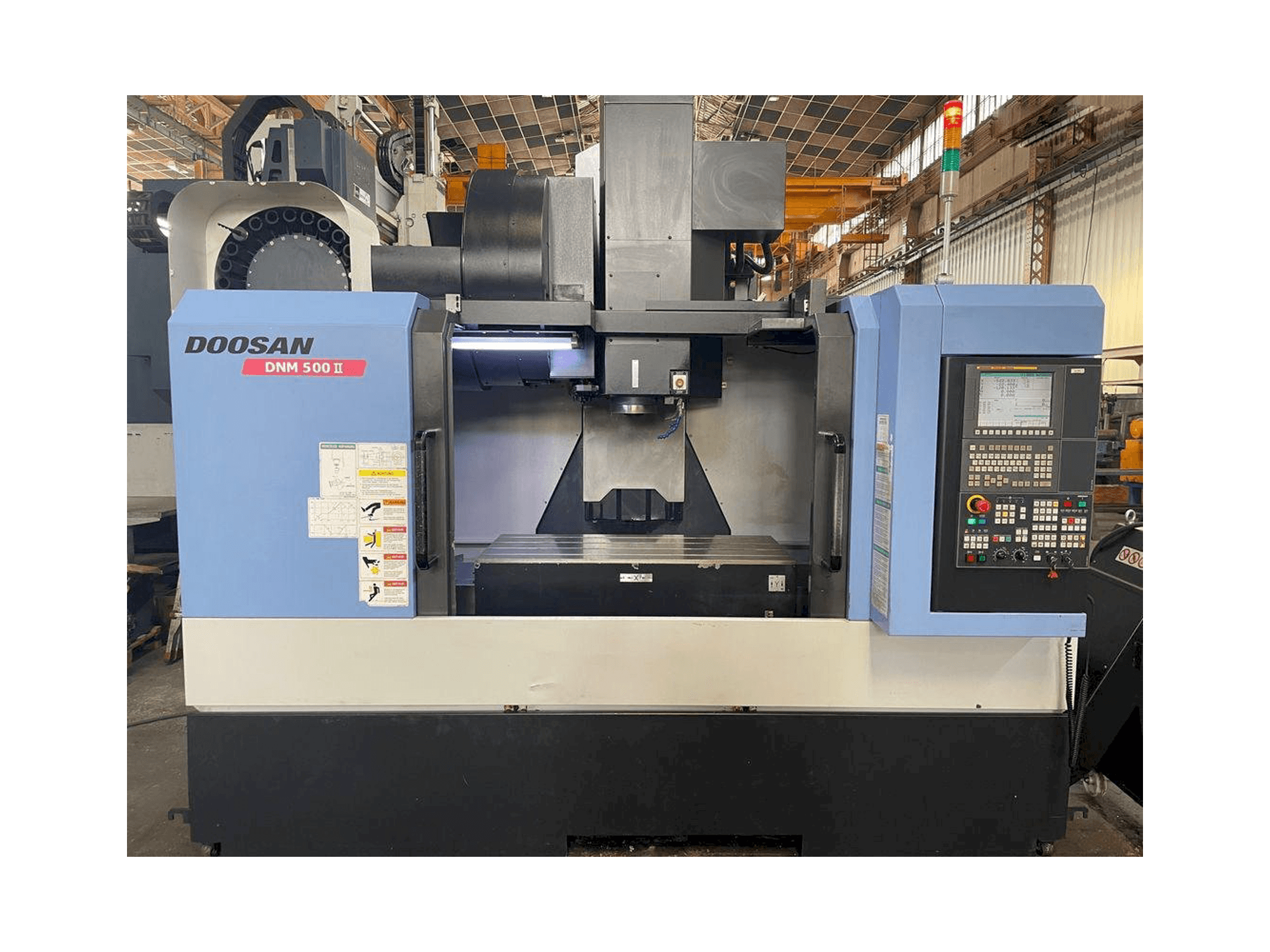 Masina Doosan MYNX DNM 500 II eestvaade