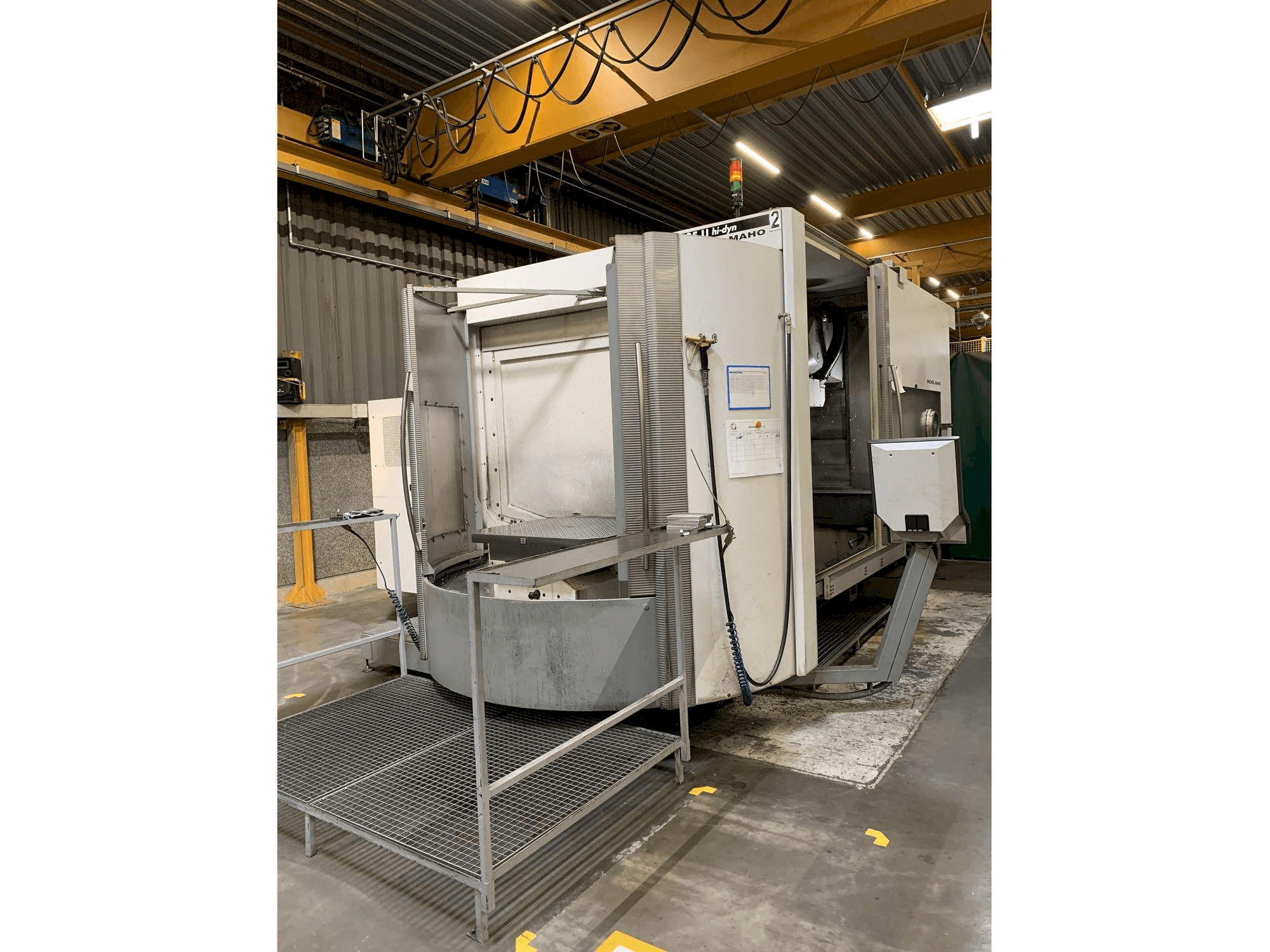 Masina DECKEL MAHO DMC 125 U hi-dyn eestvaade