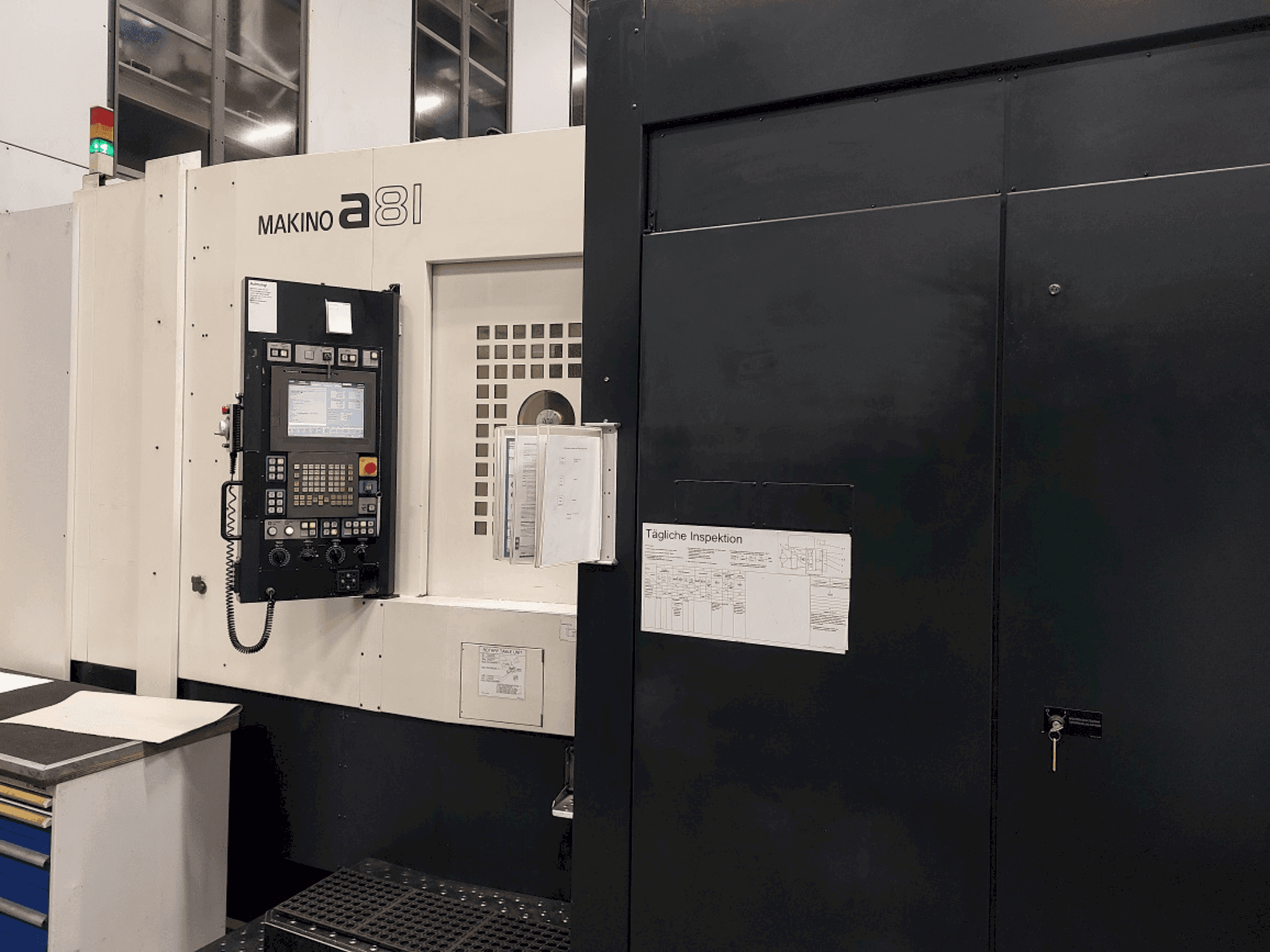 Masina Makino a81 eestvaade