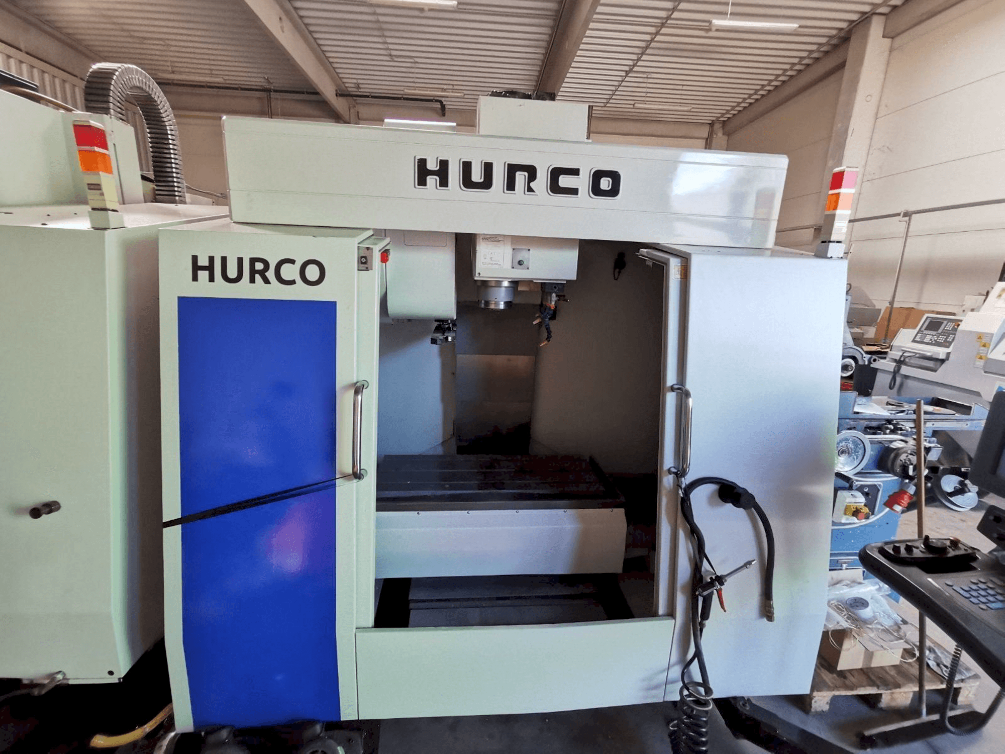 Masina Hurco BMC 30 eestvaade
