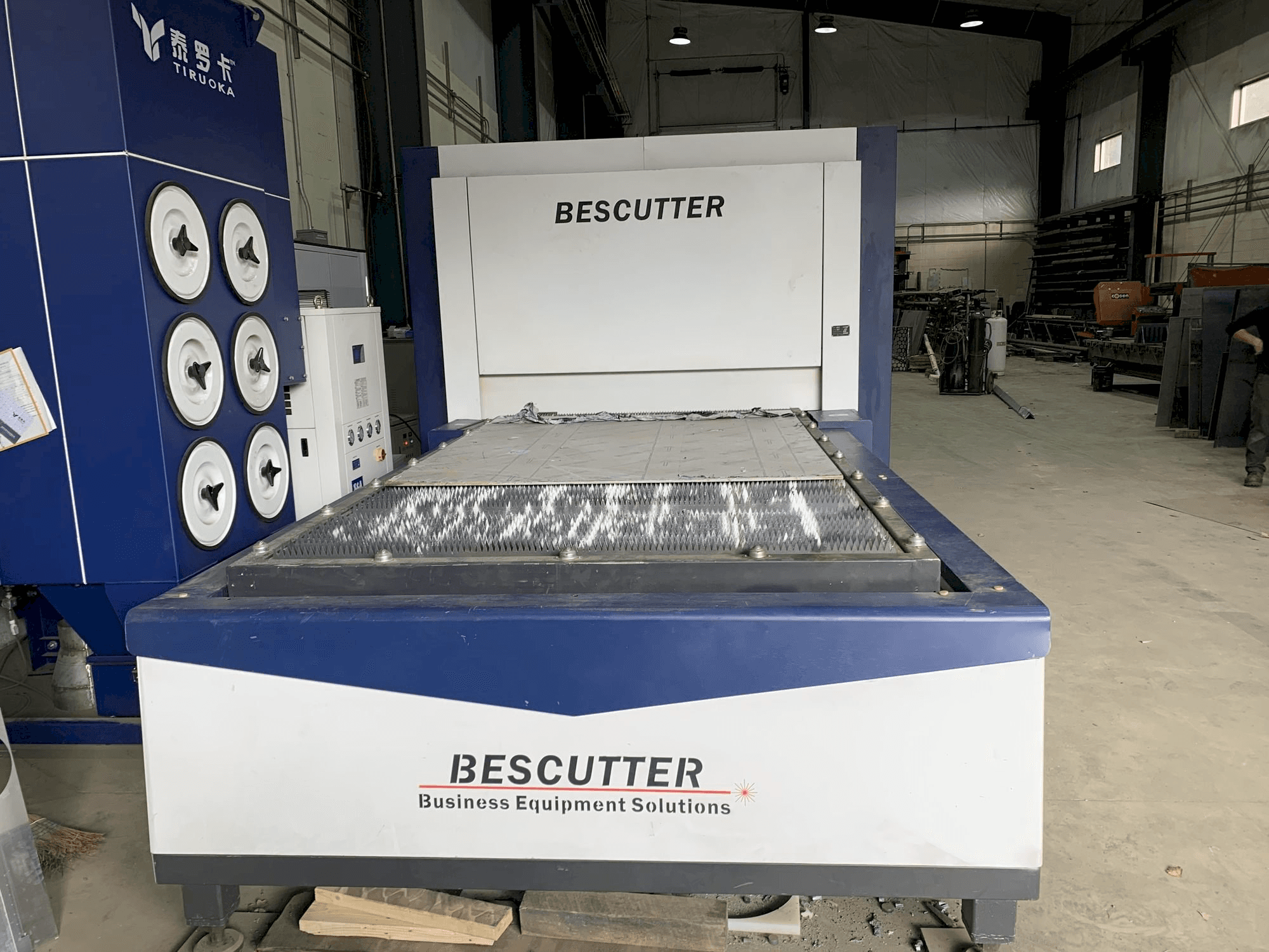 Masina BESCUTTER Tital-8000W IPG eestvaade