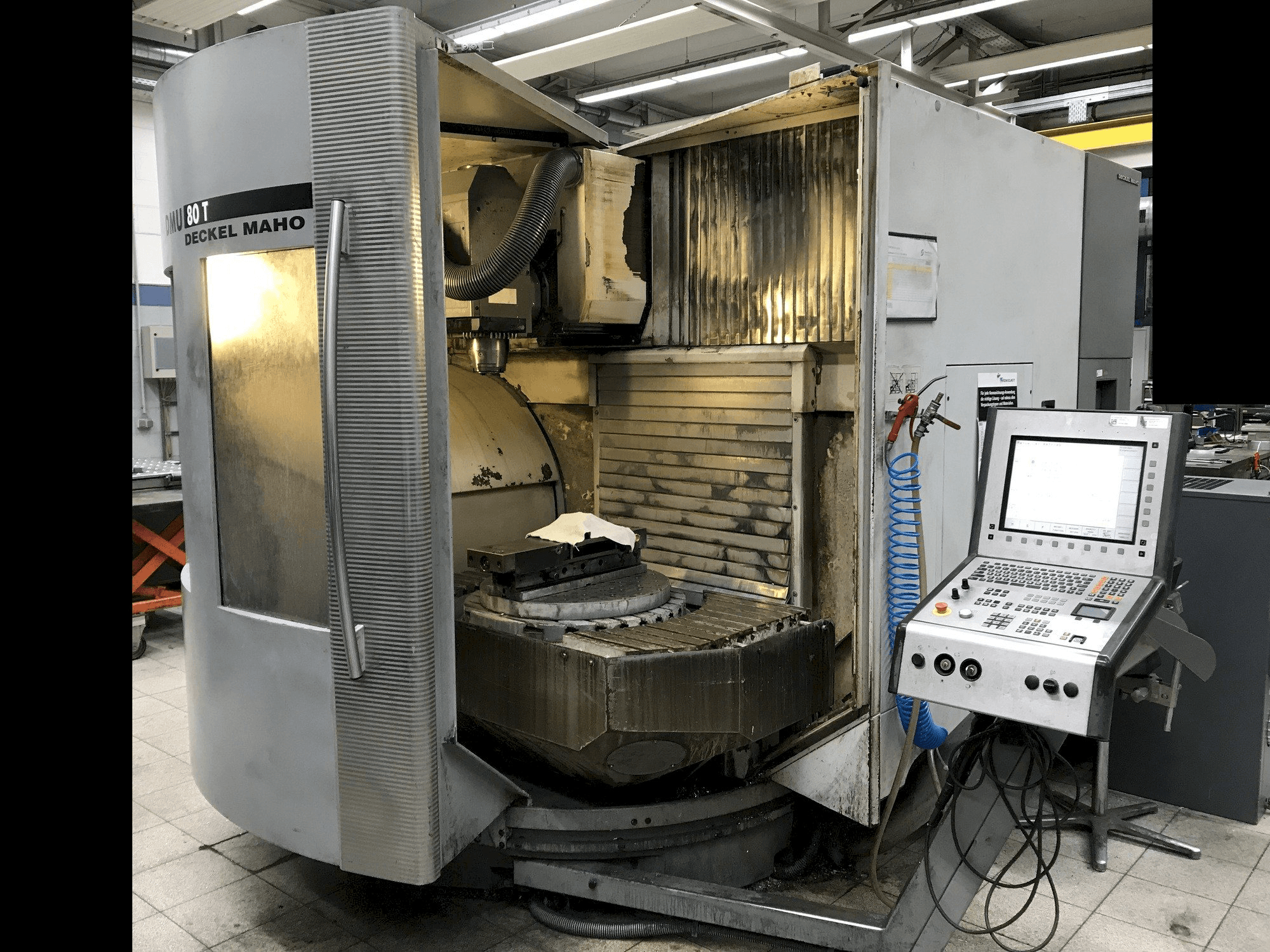 Masina DECKEL MAHO DMU 80 T eestvaade
