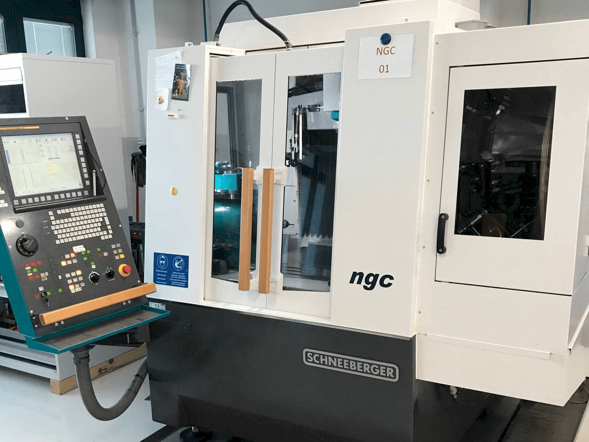 Masina Schneeberger NGC eestvaade