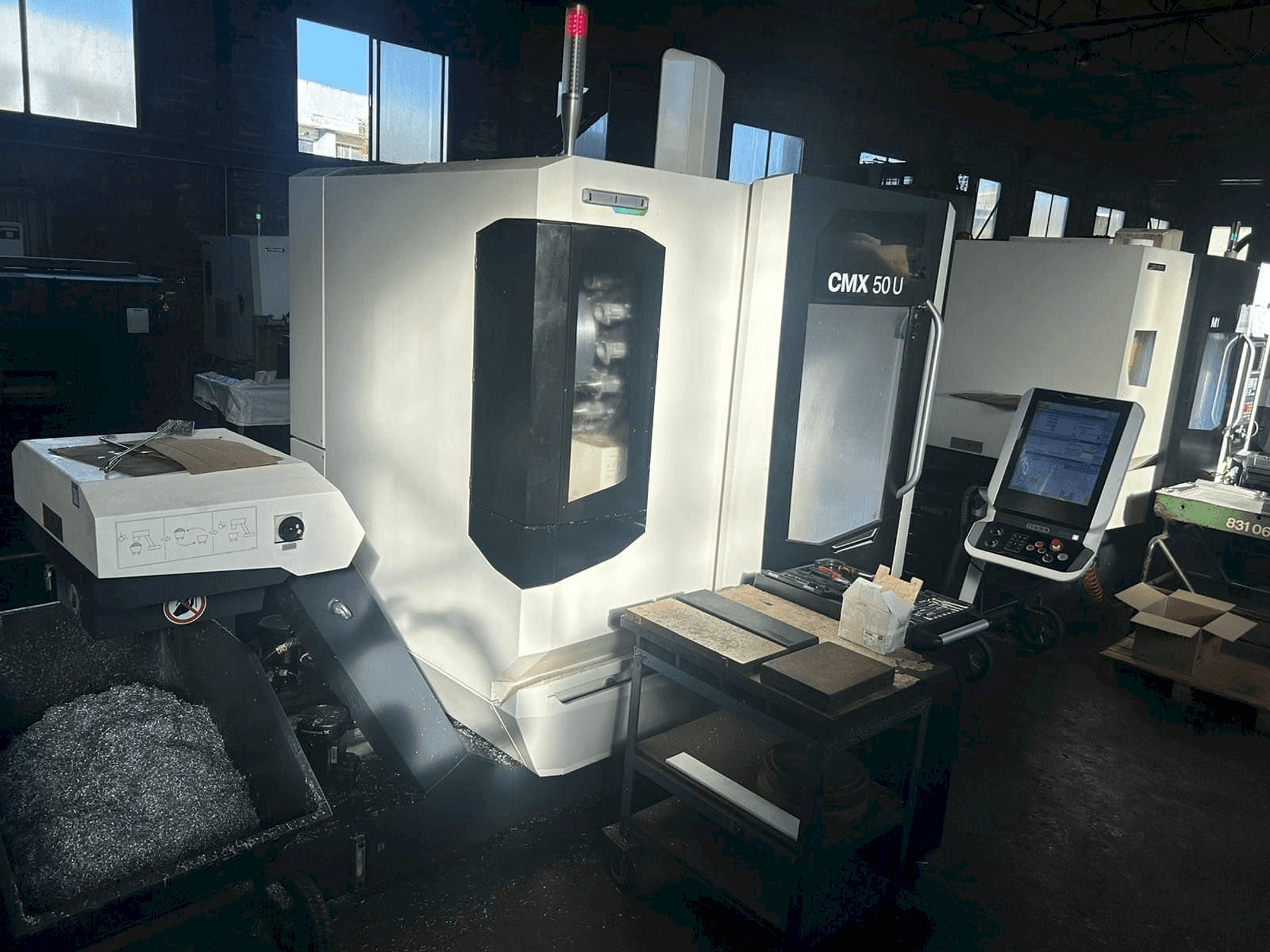 Masina DMG MORI CMX 50 U eestvaade