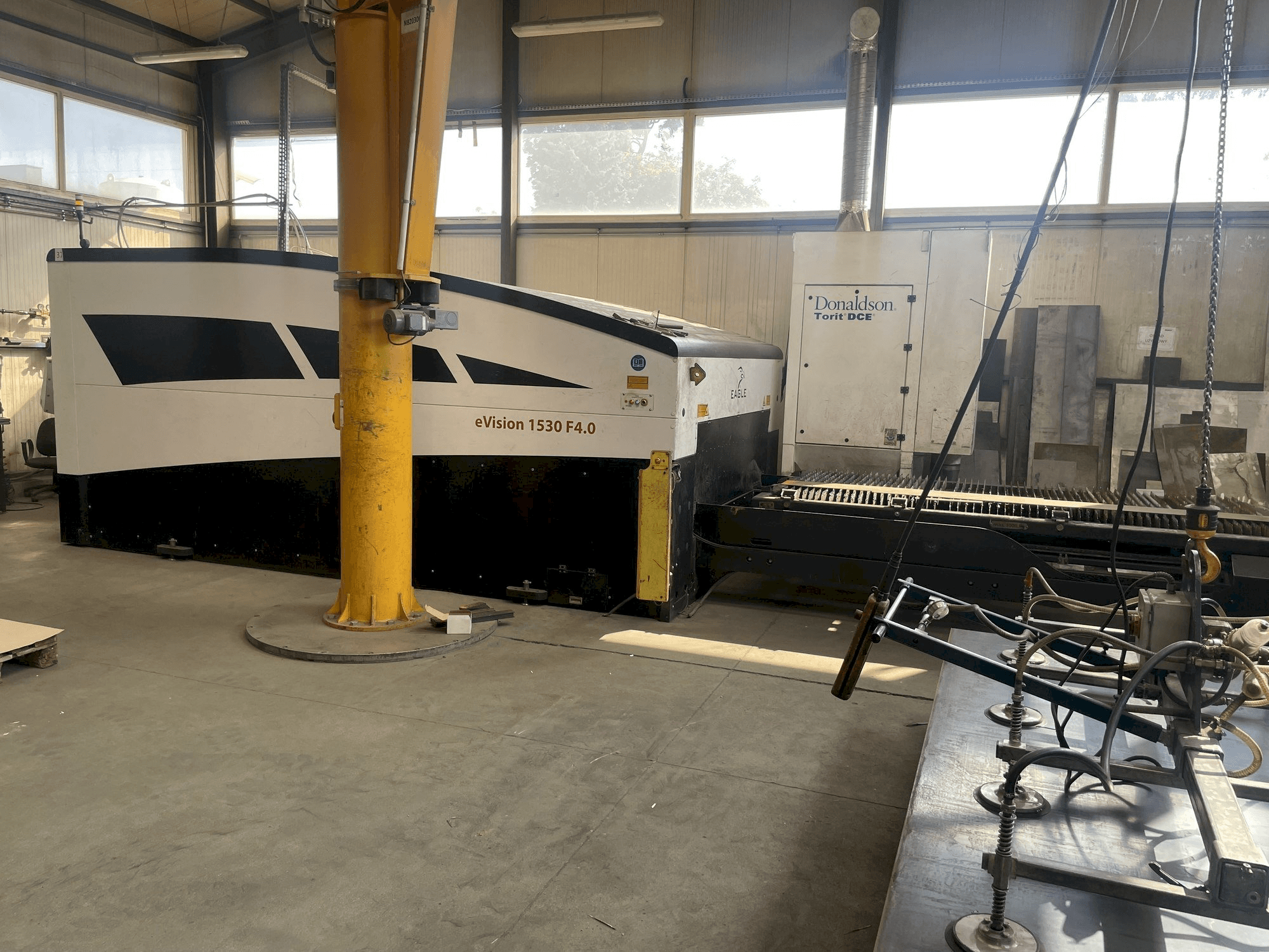 Masina EAGLE eVision 1530 F4.0 eestvaade