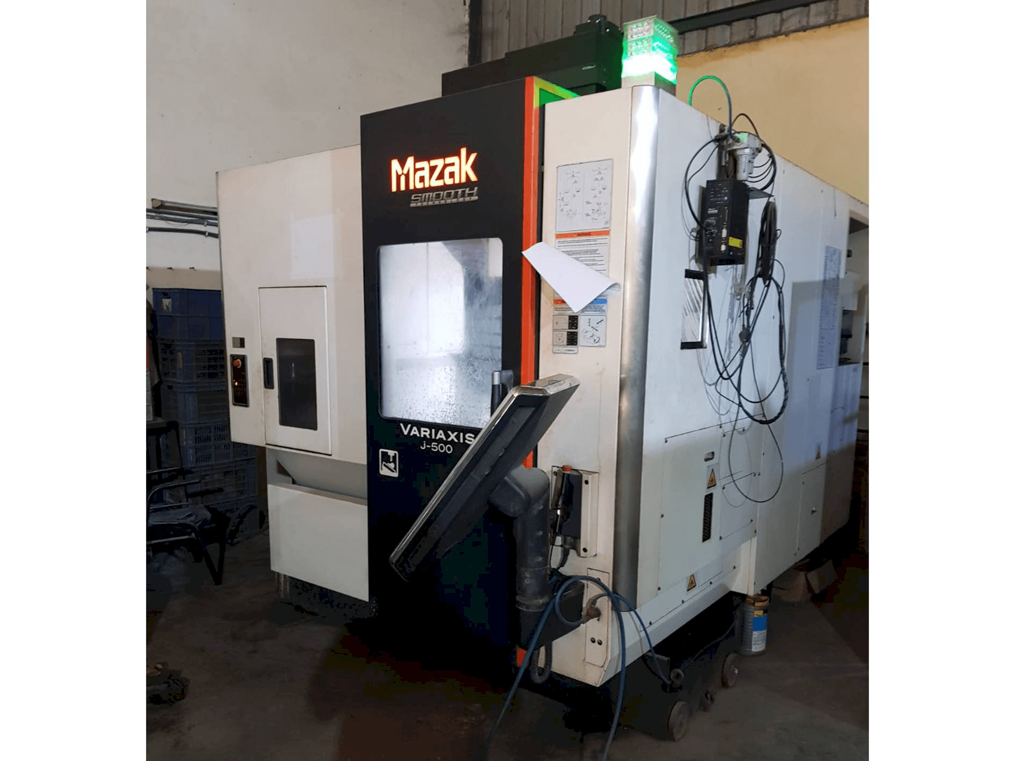 Masina Mazak Variaxis J-500 eestvaade