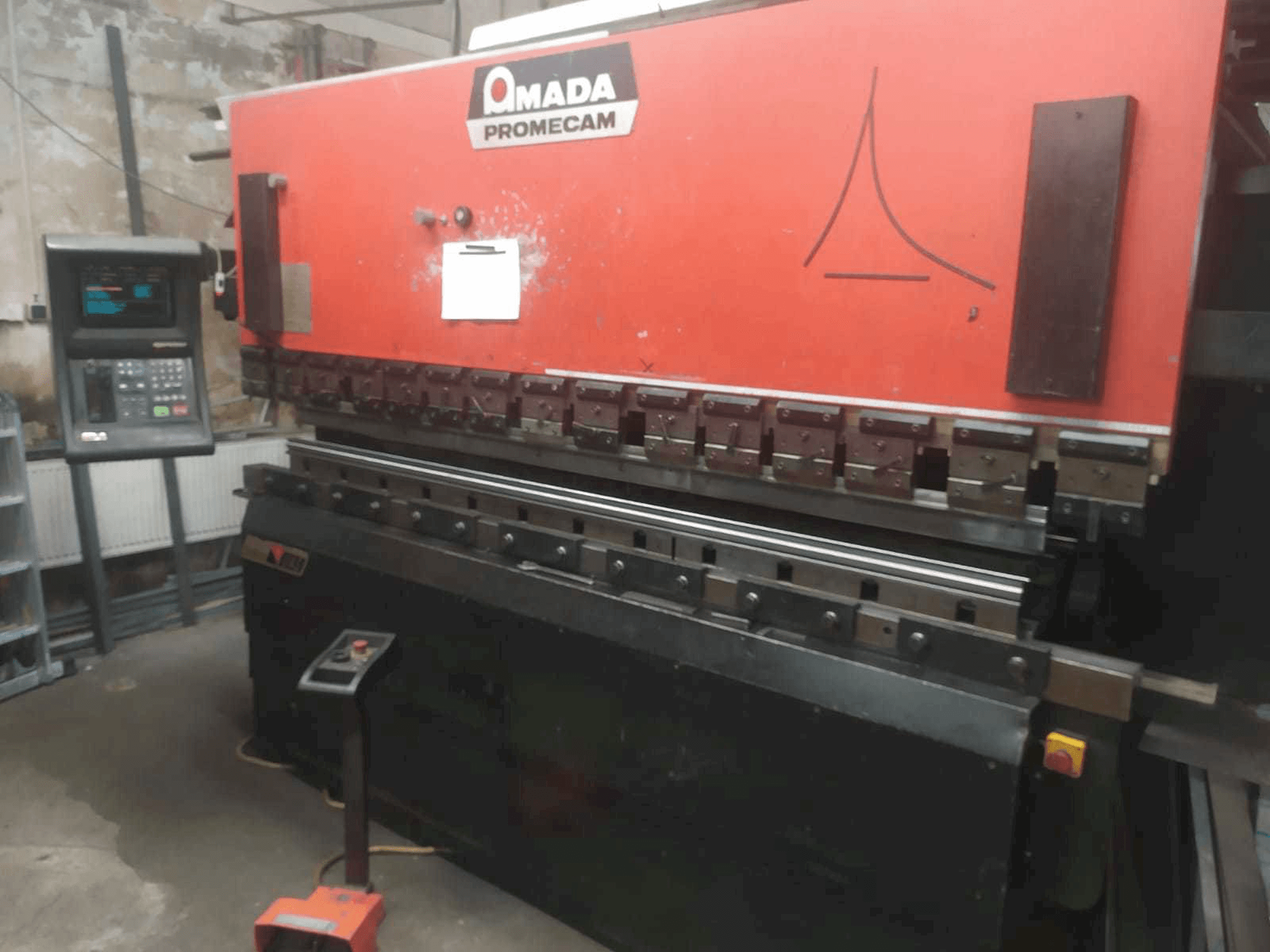 Masina AMADA APX 100 30 eestvaade