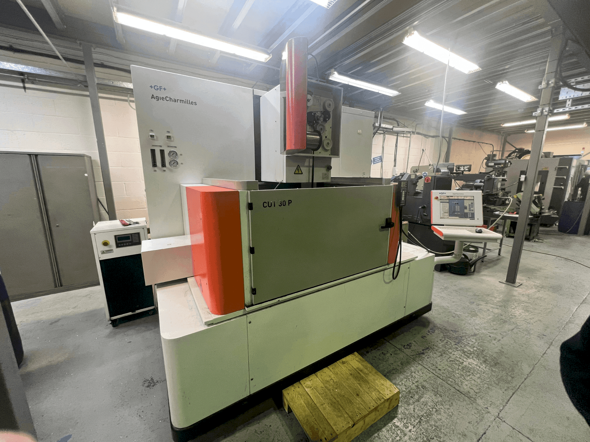 Masina AgieCharmilles CUT 30P eestvaade