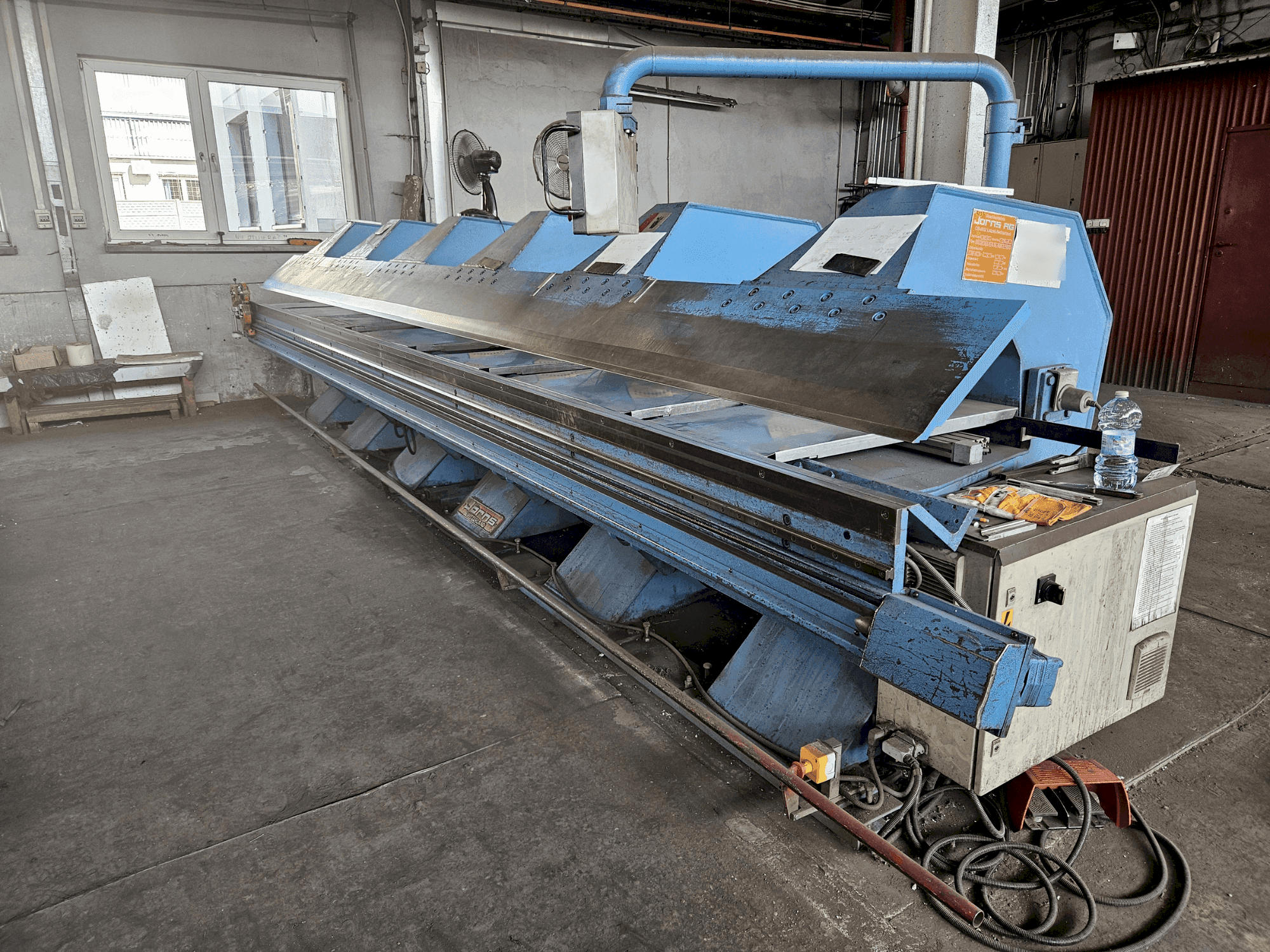 Masina Jorns MAXI LINE 200SW eestvaade