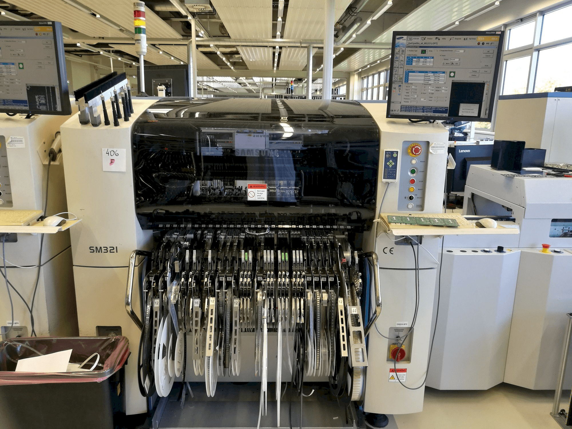 Masina Samsung SM 321 eestvaade