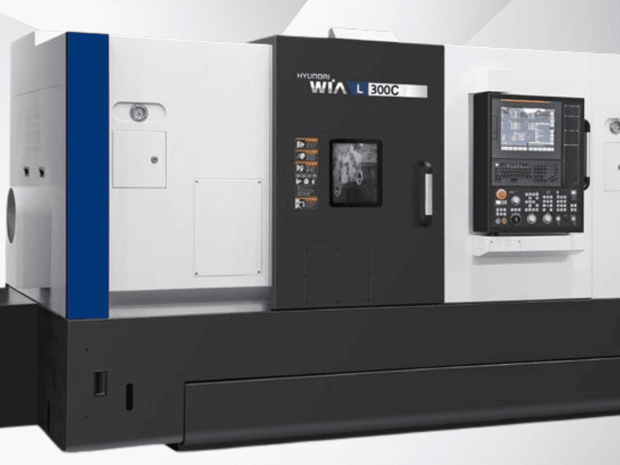 Hyundai WIA L300C CNC-teeninduspingi esiplaan, juhtpaneel ja töökorras näidik. Omab elegantset, moodsat disaini.