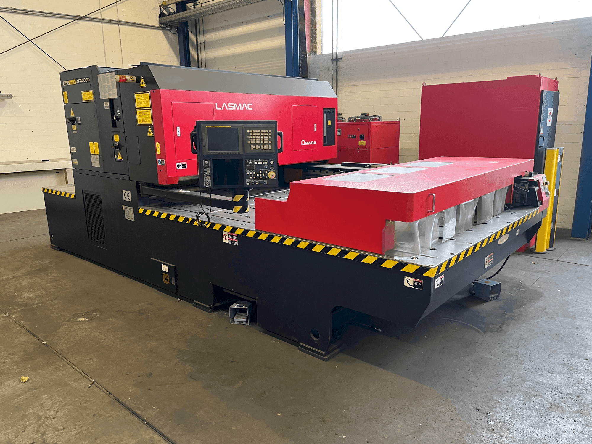 Masina AMADA LC-2415 A3 eestvaade