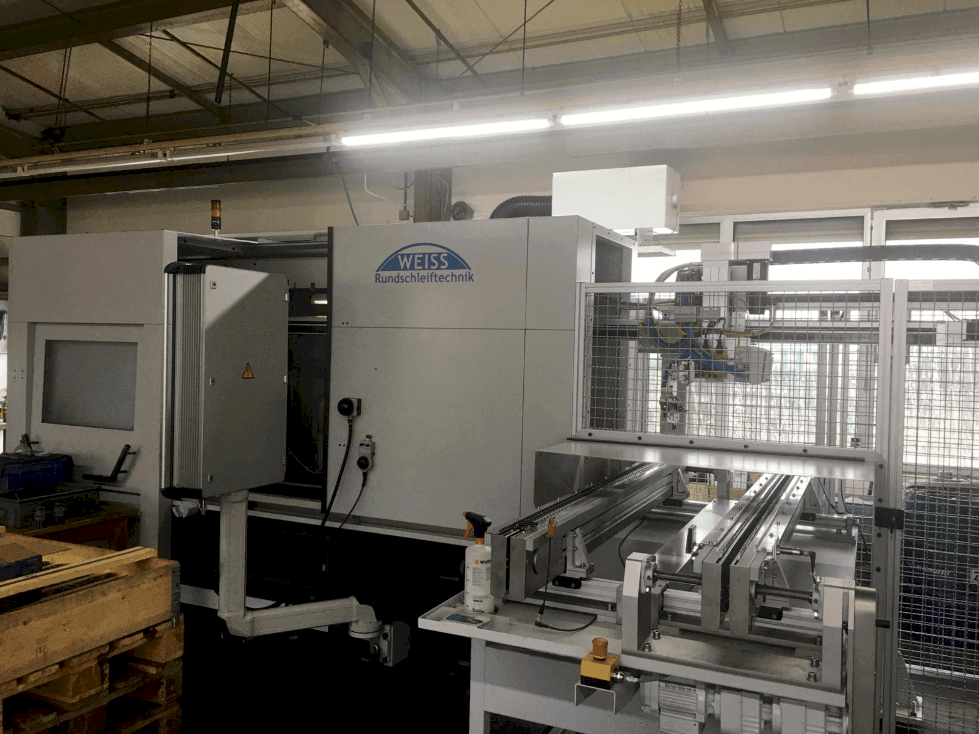 Masina WEISS Rundschleiftechnik K52 eestvaade