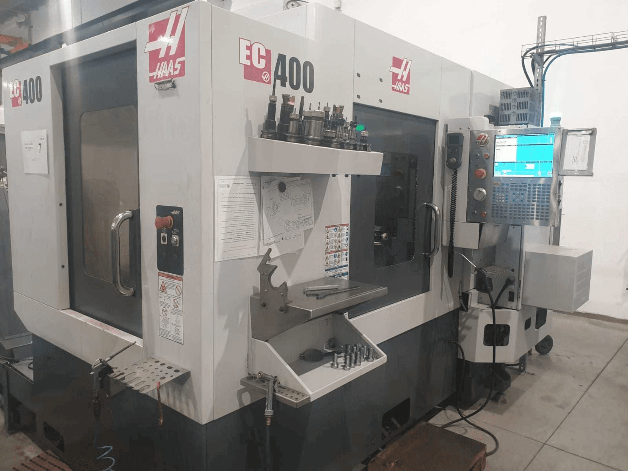 Masina HAAS EC400 eestvaade