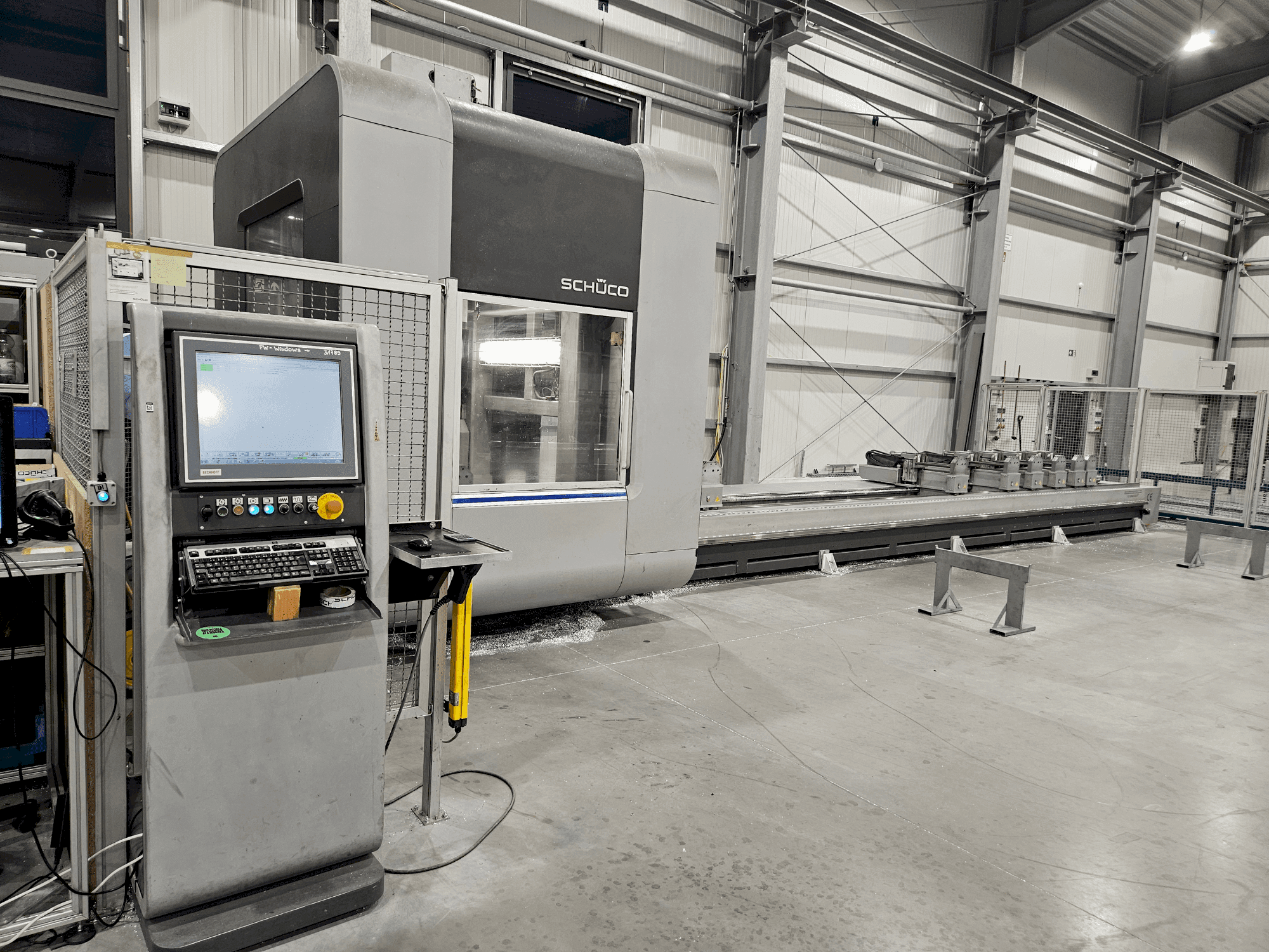 Masina SCHÜCO DC 500 eestvaade