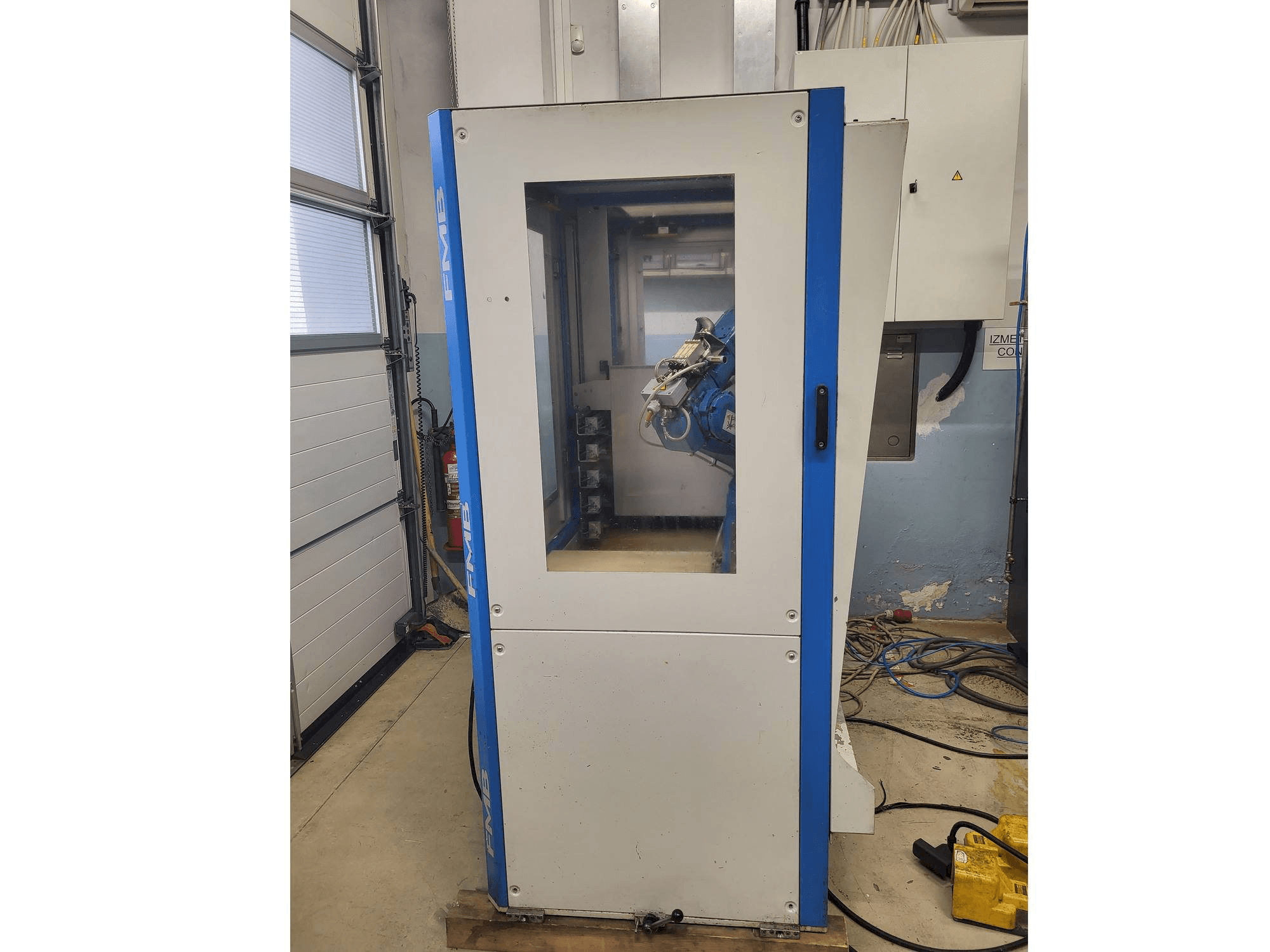 Masina Yaskawa YR-MH005LS-A12 eestvaade