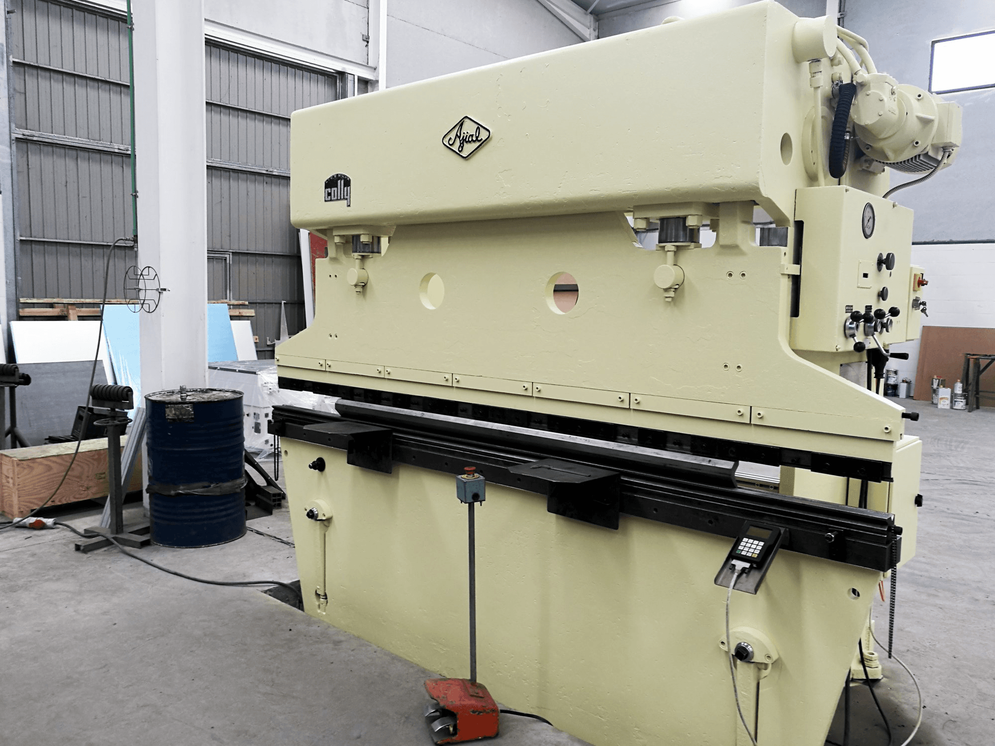 Masinavaade Ajial Colly 89 paremalt