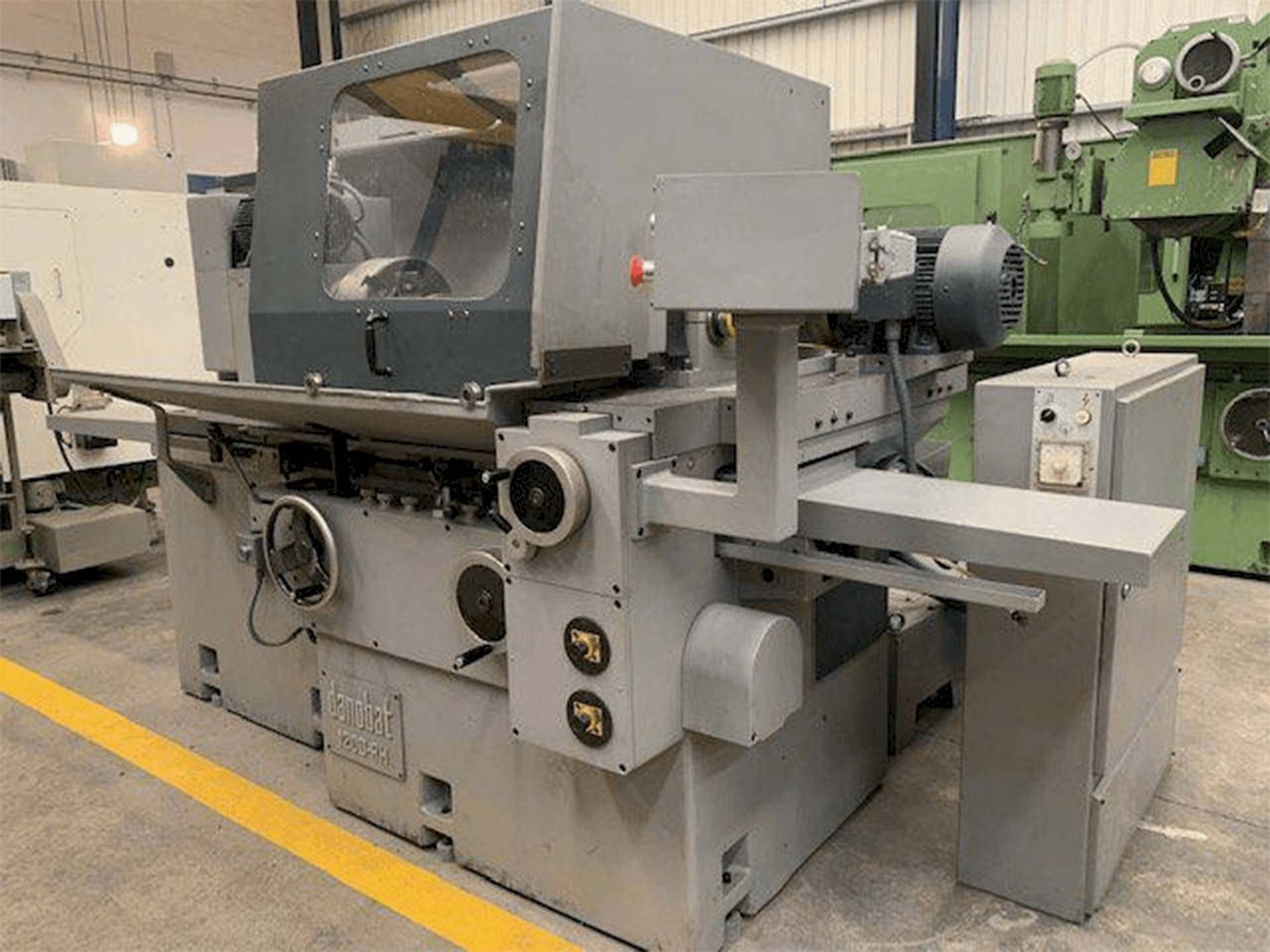 Masina DANOBAT 1200 RH eestvaade