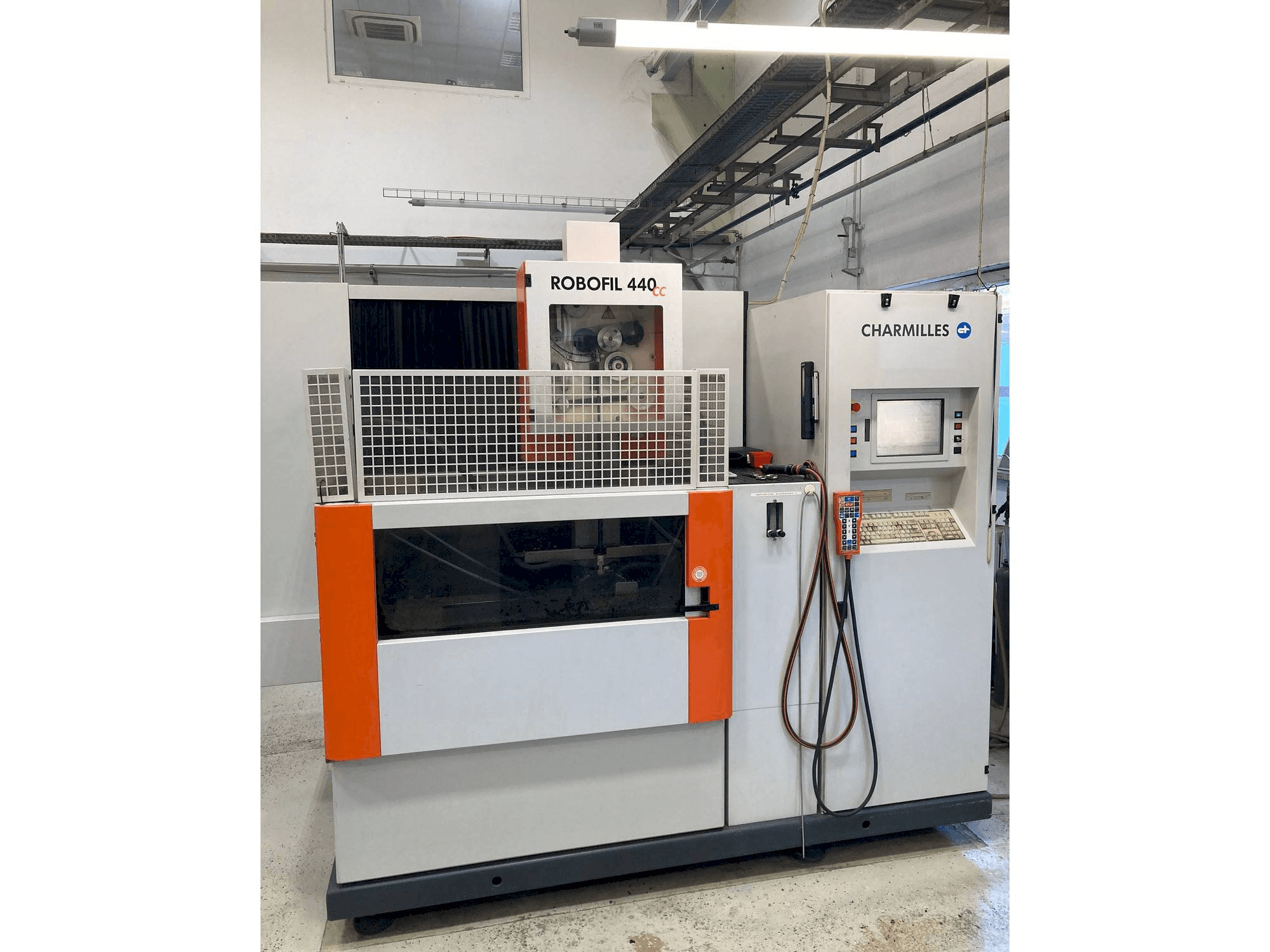 Masina CHARMILLES Robofil 440 CC eestvaade