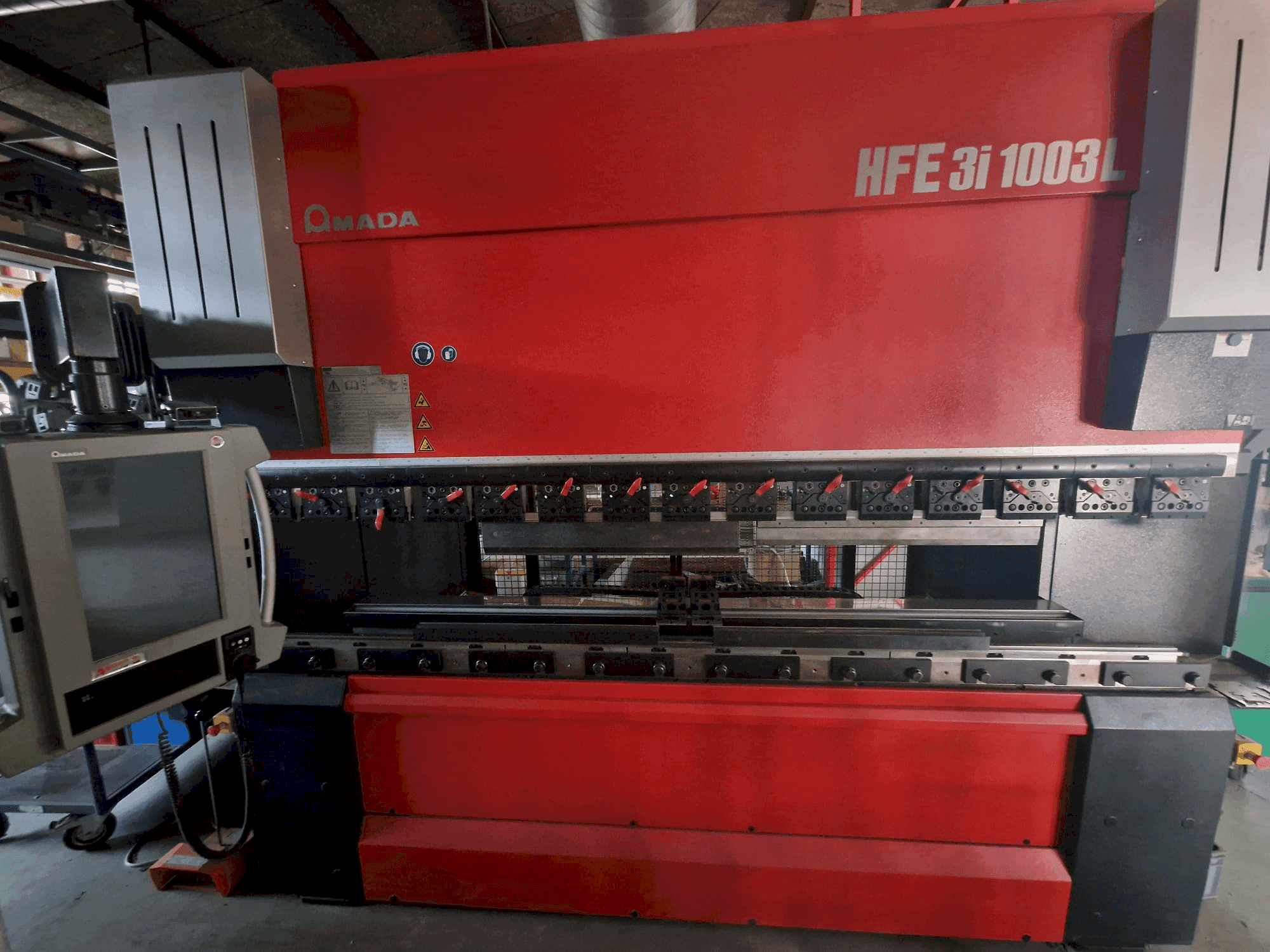 Masina AMADA HFE 3L 1003 eestvaade