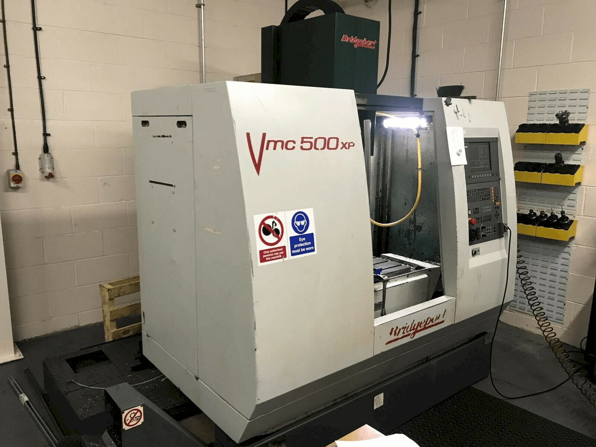 Masina Bridgeport VMC 500 XP eestvaade