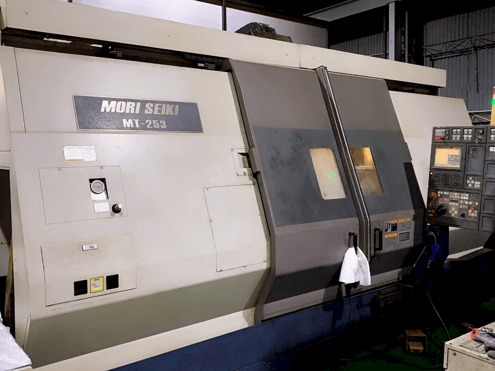 Masina MORI SEIKI MT 253 S eestvaade
