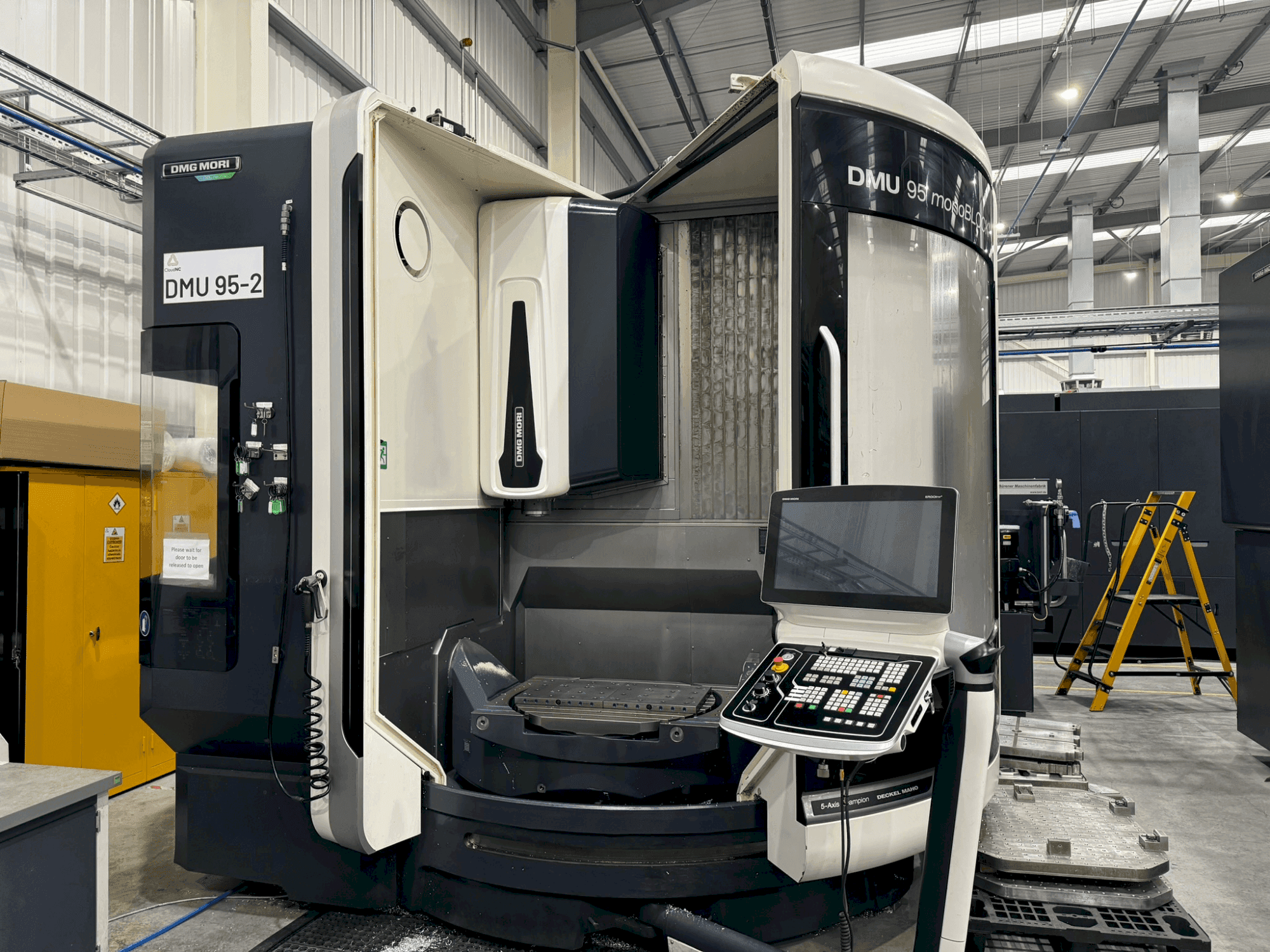 Masina DMG MORI DMU 95 Monoblock eestvaade